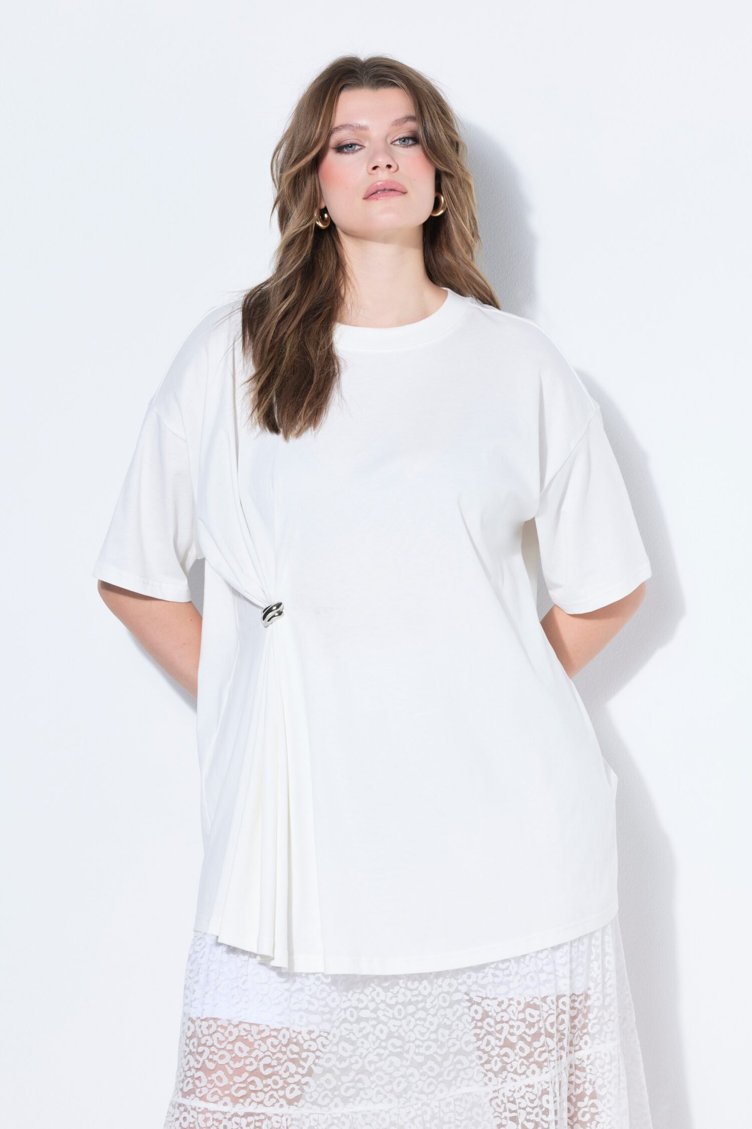 Μπλούζα oversized με μεταλλική λεπτομέρεια στη μέση