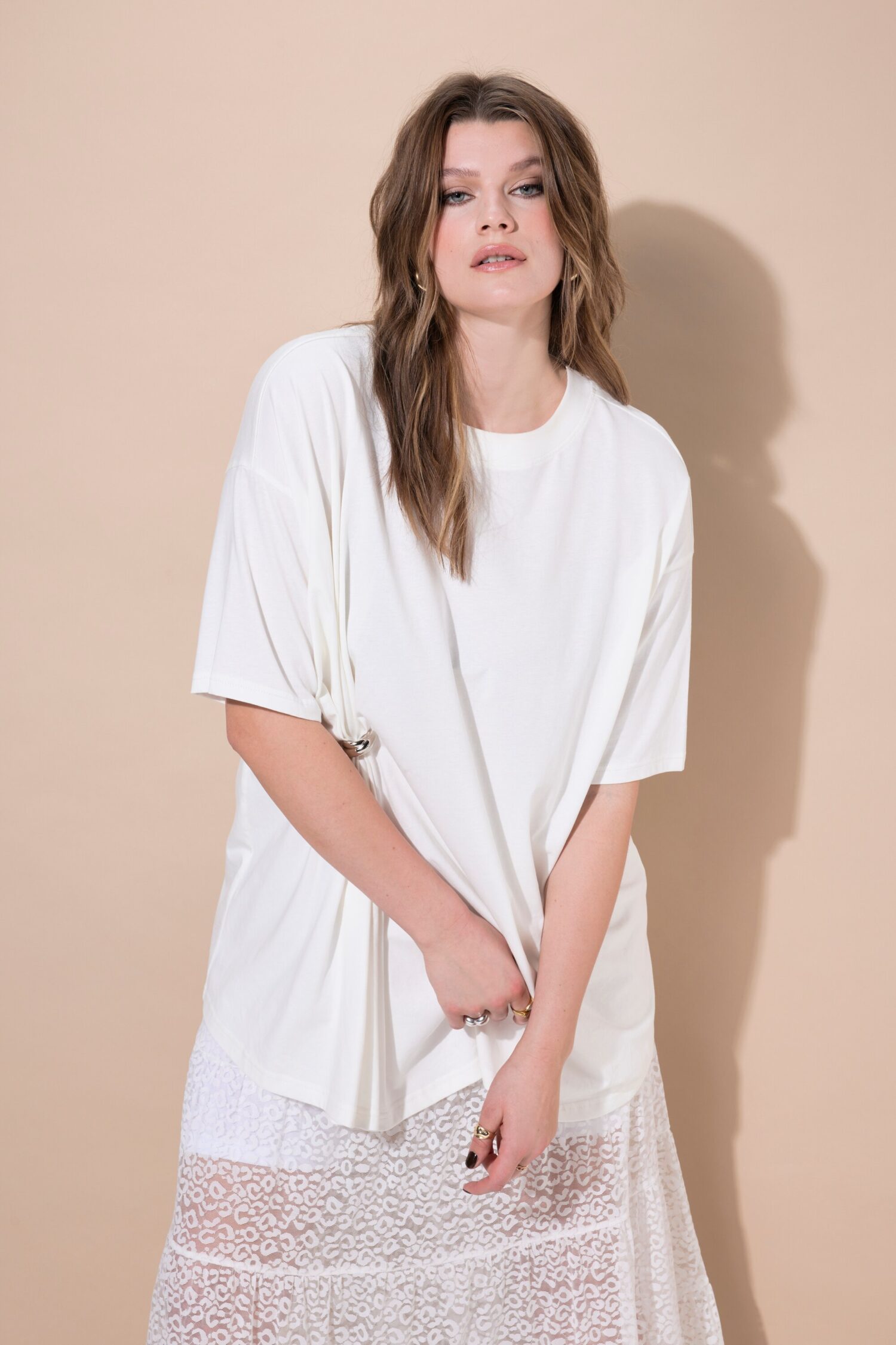 Μπλούζα oversized με μεταλλική λεπτομέρεια στη μέση