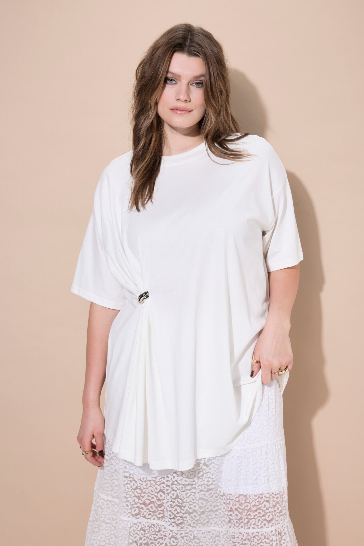 Μπλούζα oversized με μεταλλική λεπτομέρεια στη μέση