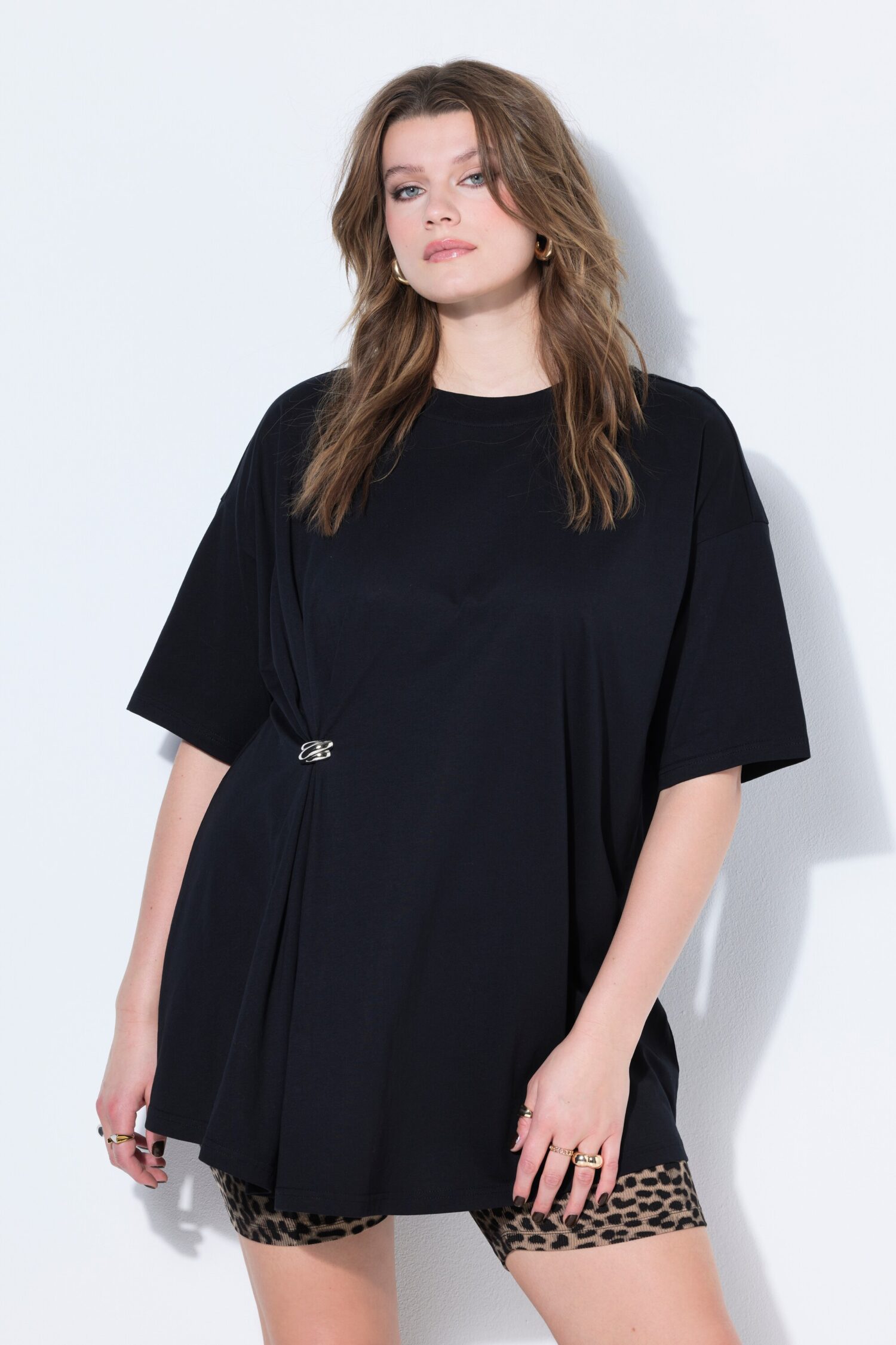 Μπλούζα oversized με μεταλλική λεπτομέρεια στη μέση