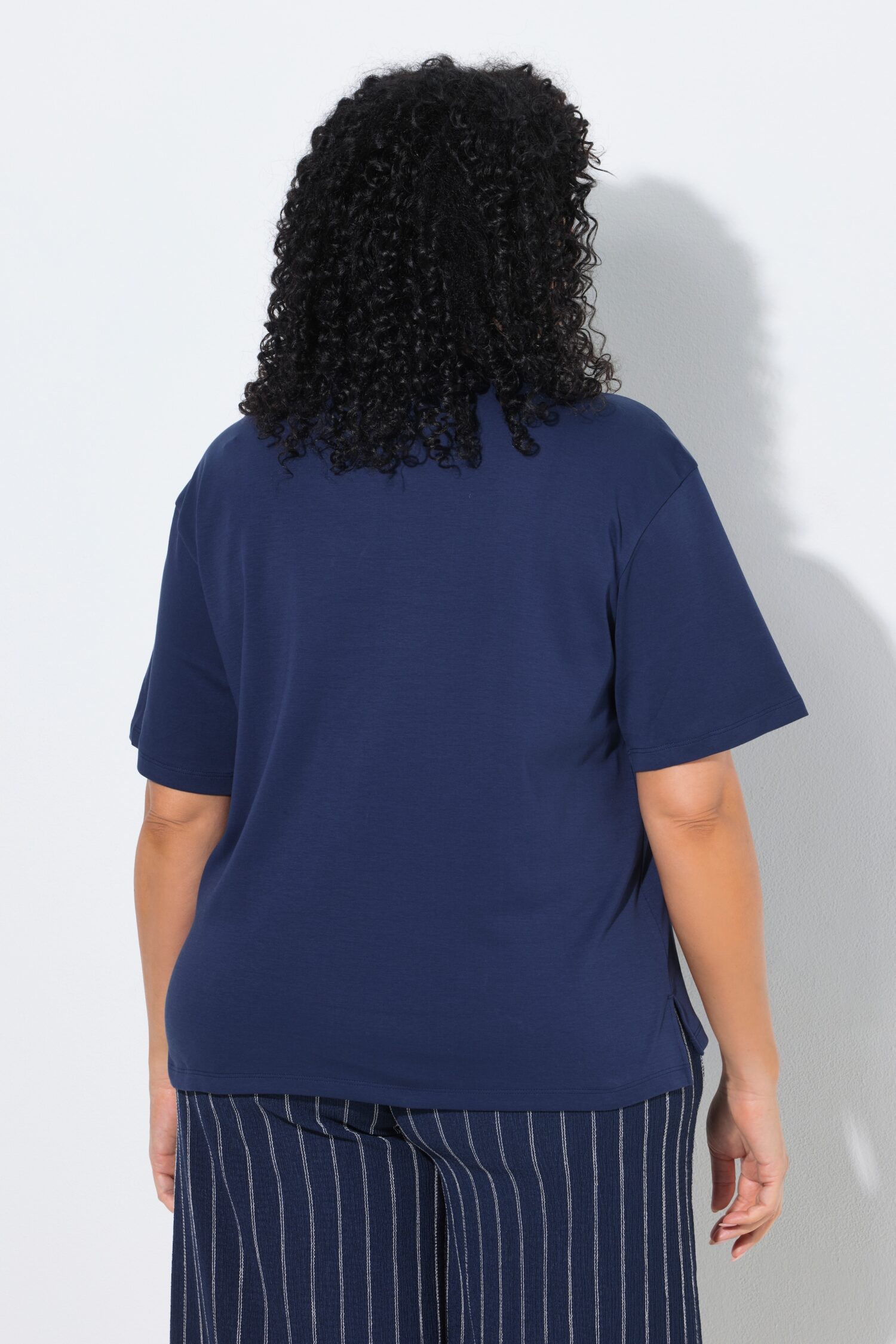 Μπλούζα oversized με στρογγυλή λαιμόκοψη και κοντά μανίκια