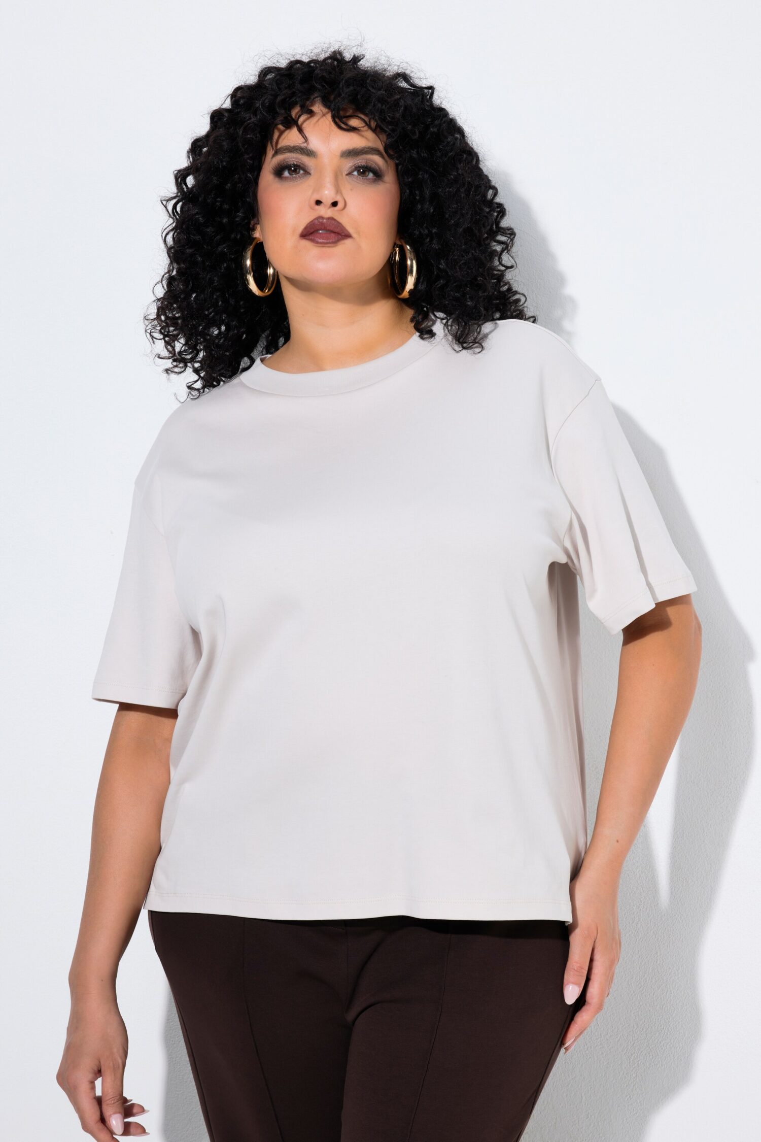 Μπλούζα oversized με στρογγυλή λαιμόκοψη και κοντά μανίκια