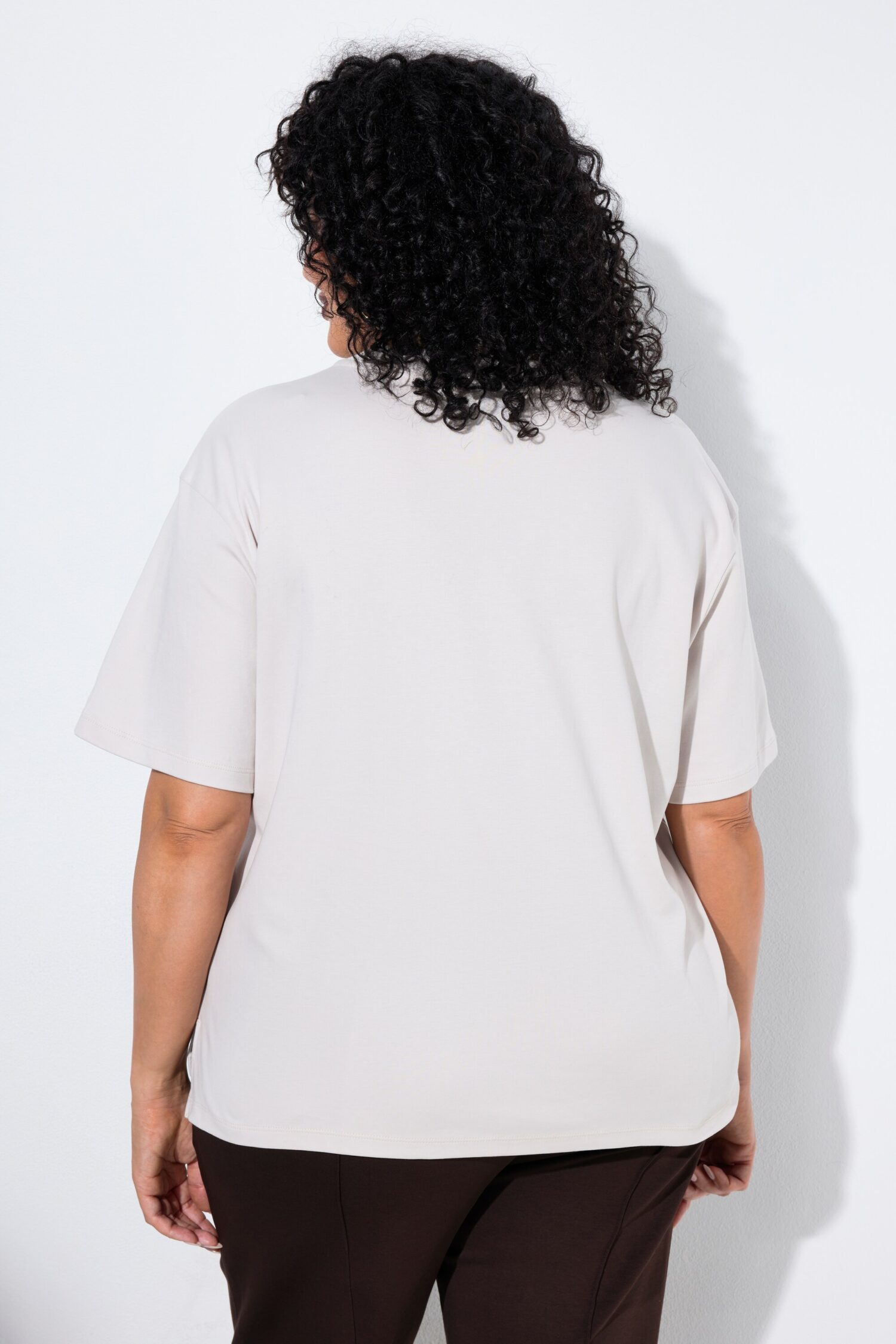Μπλούζα oversized με στρογγυλή λαιμόκοψη και κοντά μανίκια