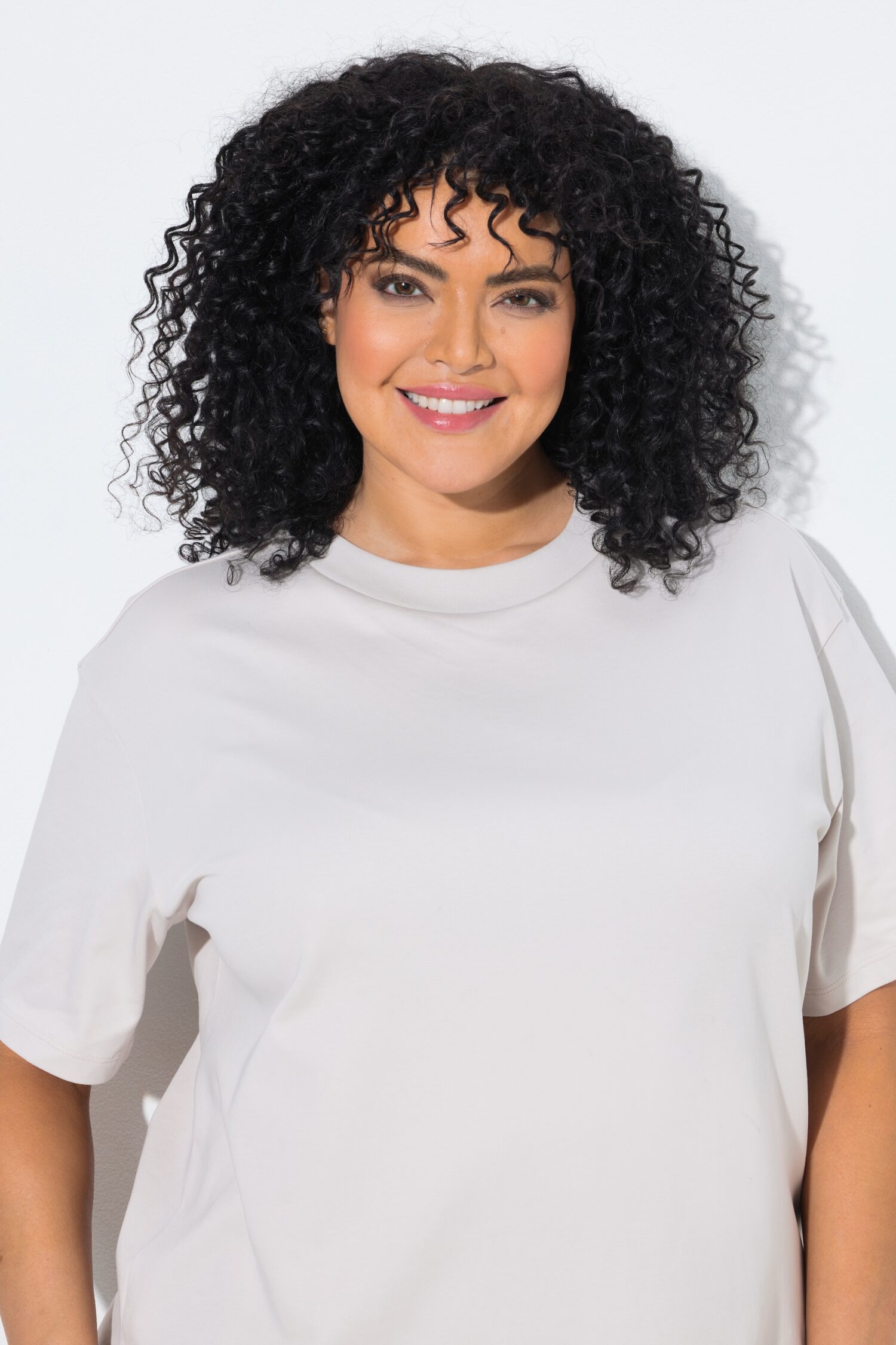 Μπλούζα oversized με στρογγυλή λαιμόκοψη και κοντά μανίκια