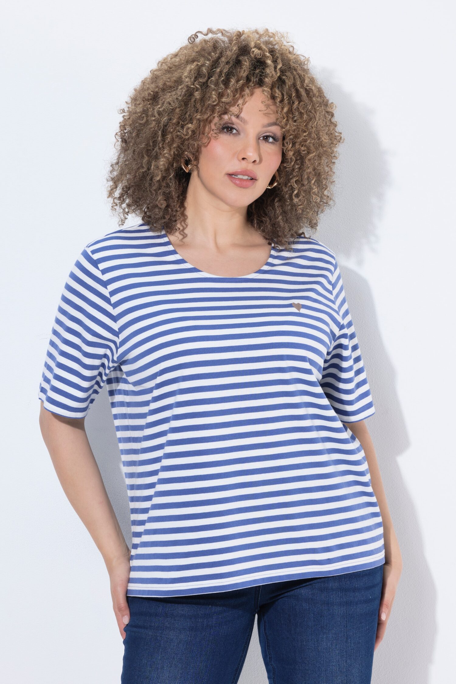 Μπλούζα ριγέ oversized με διακριτικό κέντημα στο στήθος