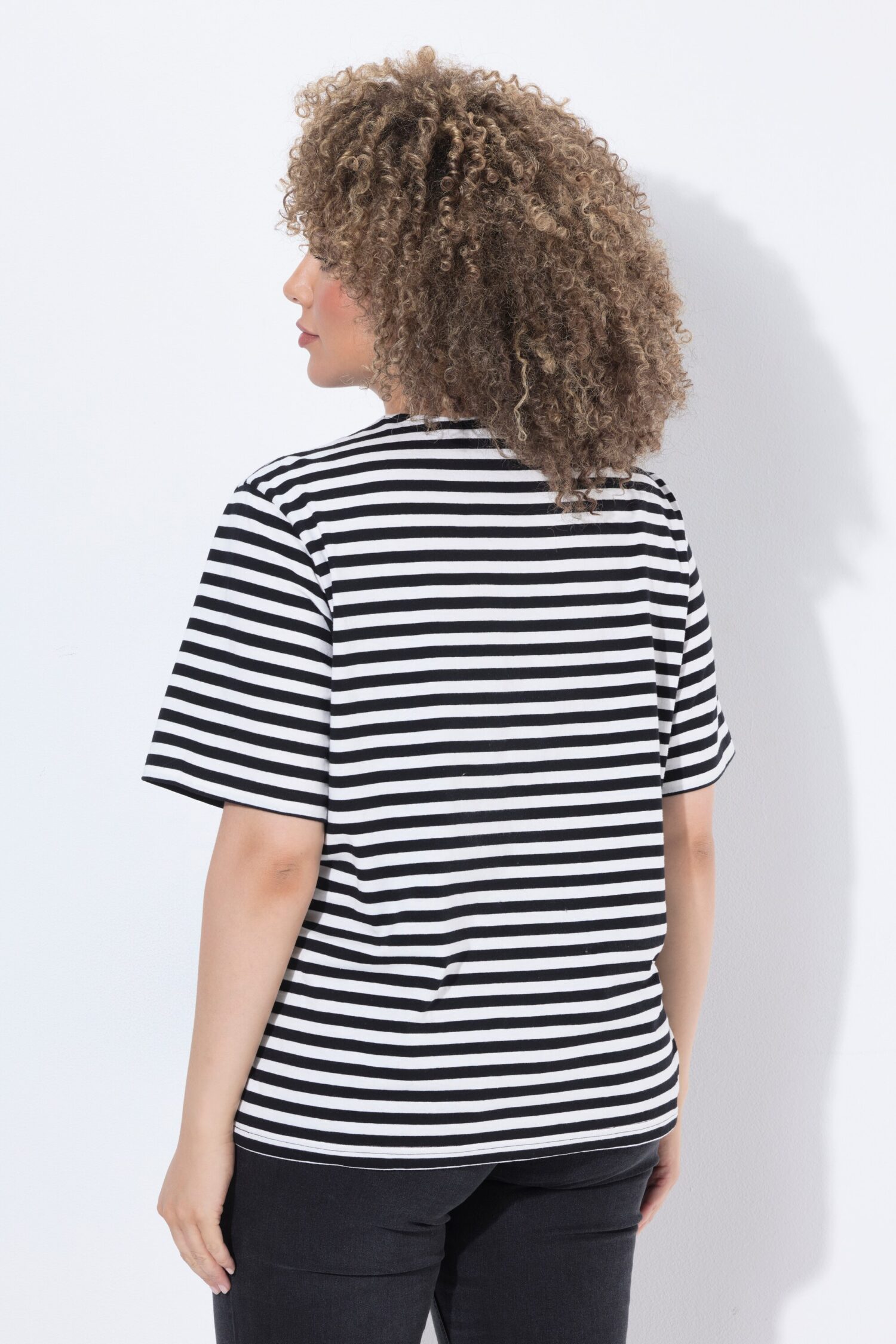 Μπλούζα ριγέ oversized με διακριτικό κέντημα στο στήθος