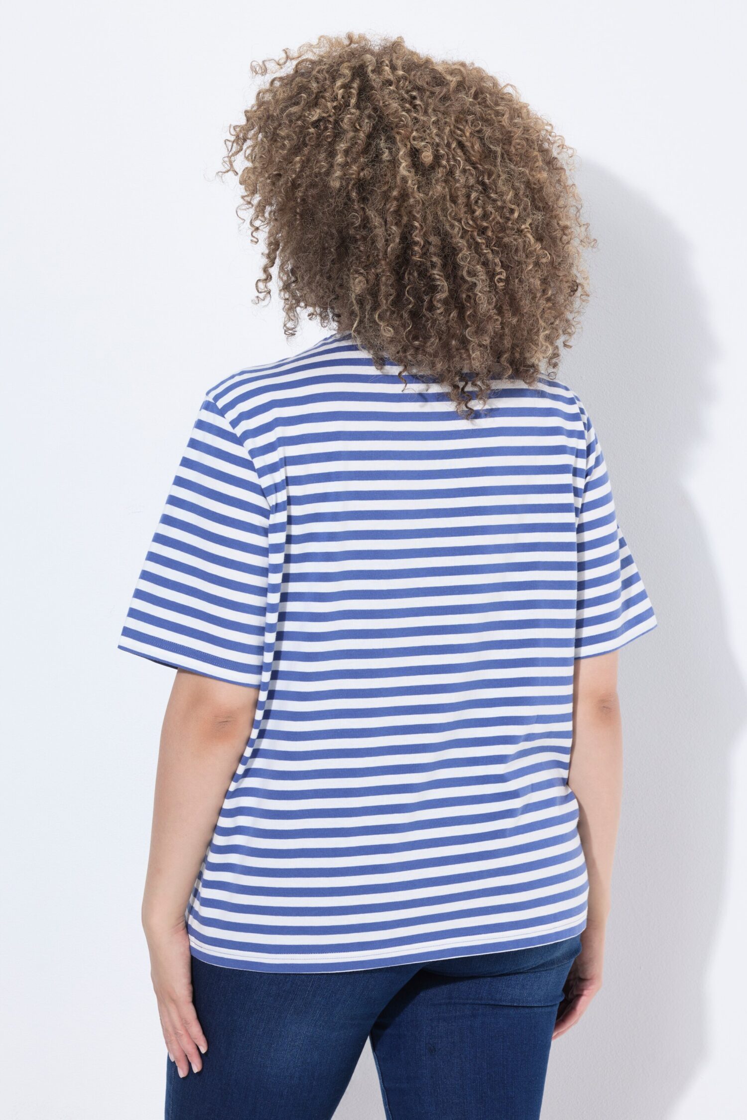 Μπλούζα ριγέ oversized με διακριτικό κέντημα στο στήθος