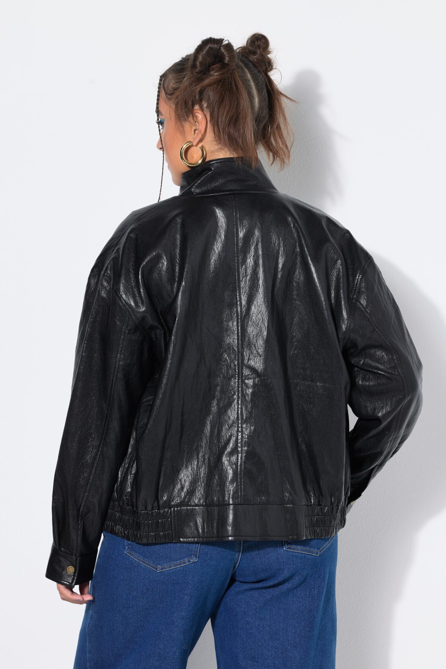 Μπουφάν oversized με δέρματινη όψη κι όρθιο γιακά