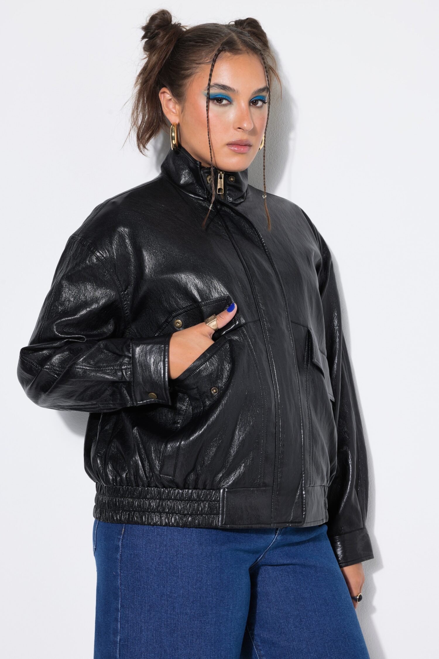 Μπουφάν oversized με δέρματινη όψη κι όρθιο γιακά