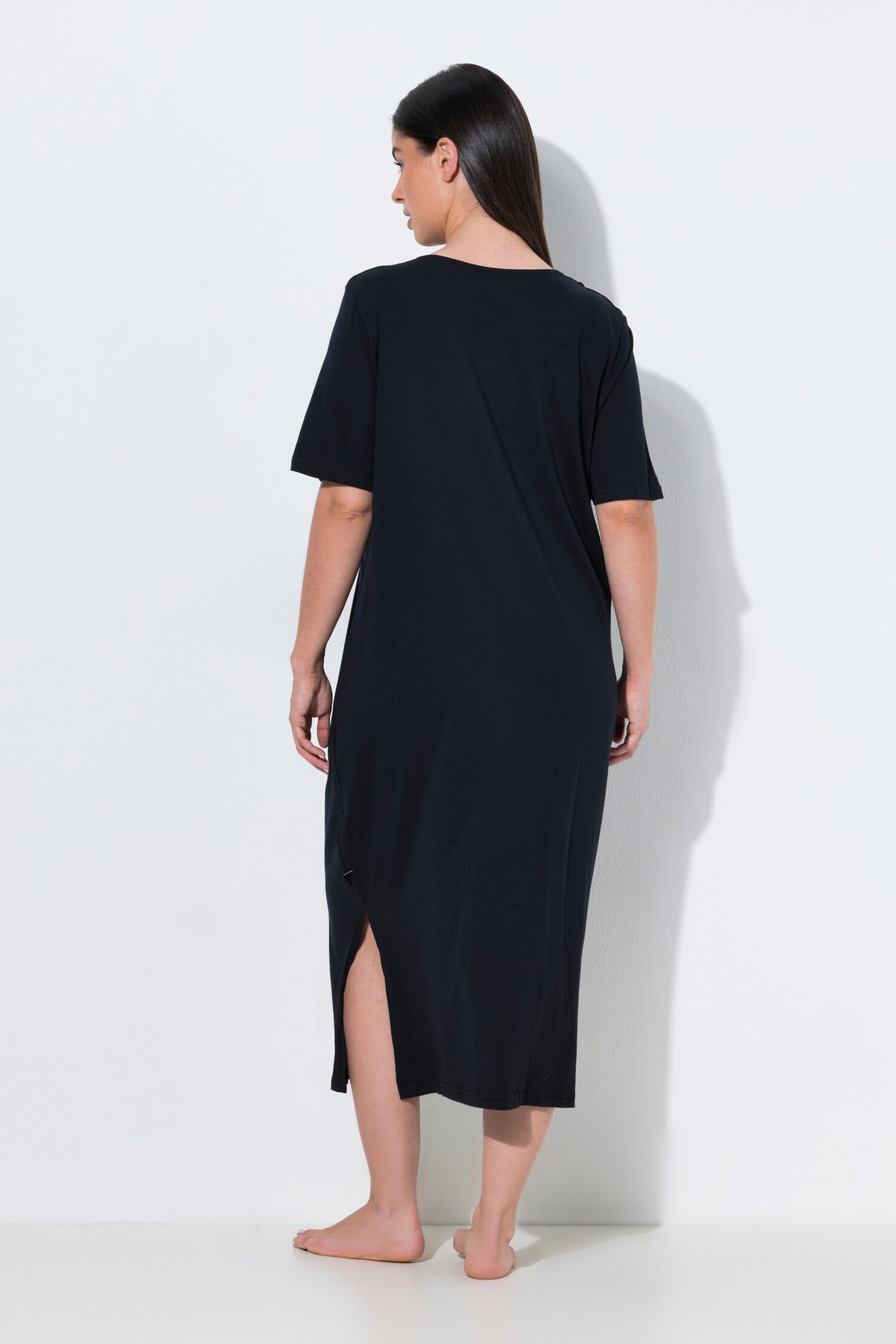 Νυχτικό με κέντημα στη λαιμόκοψη και κοντά μανίκια