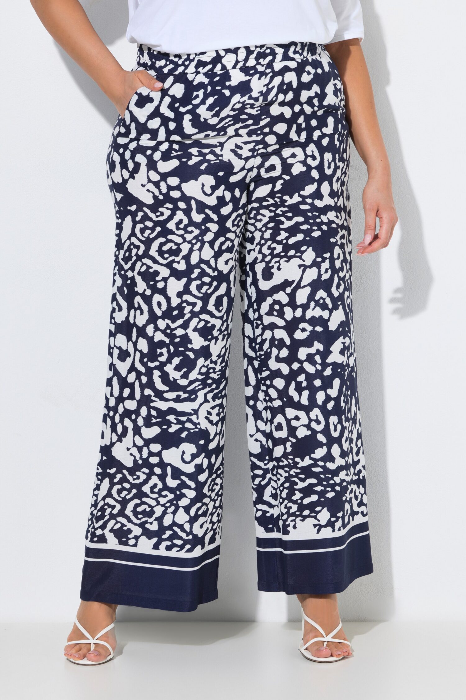 Παντελόνι με pull-on σε ίσια γραμμή με animal print
