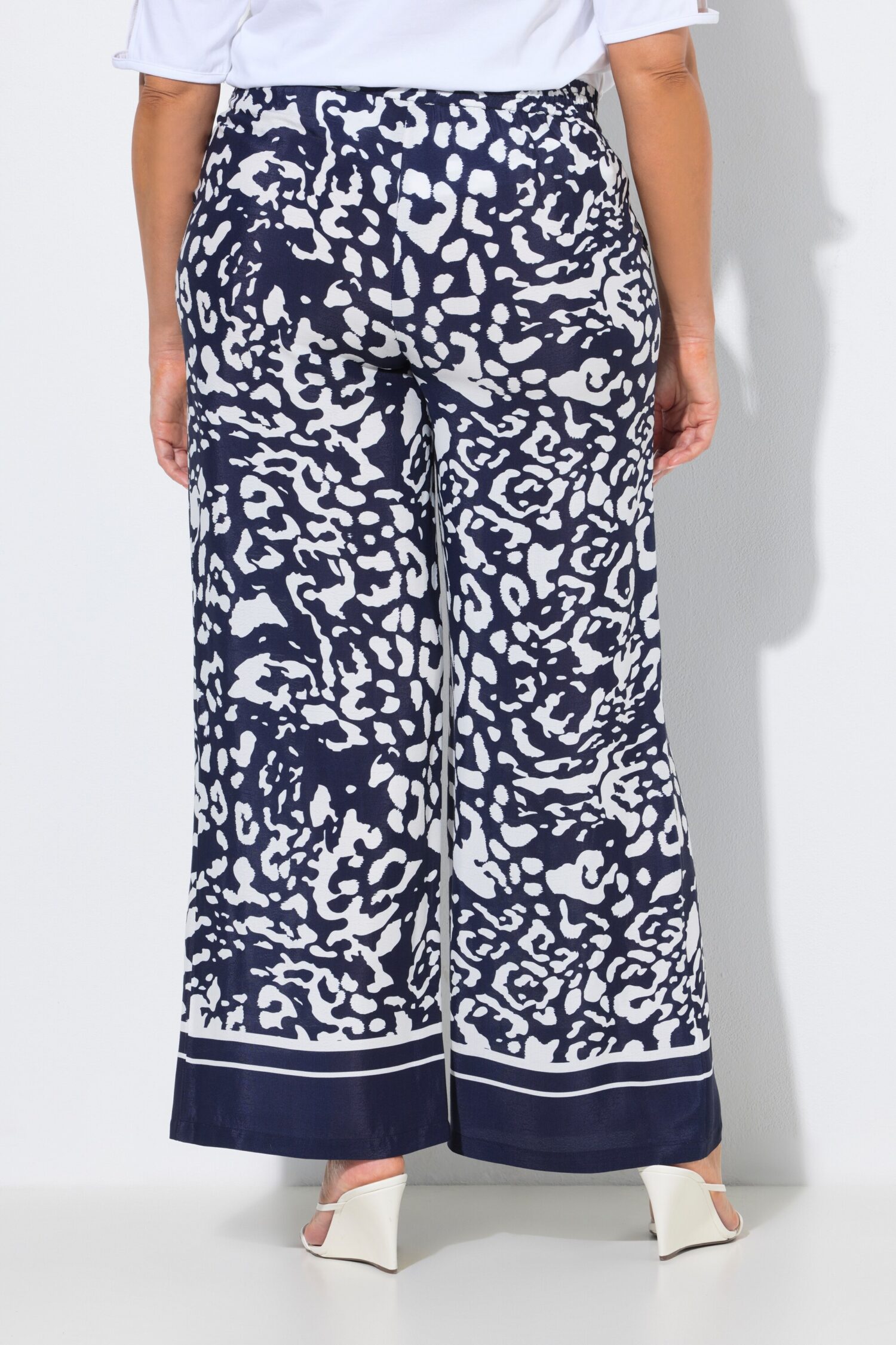 Παντελόνι με pull-on σε ίσια γραμμή με animal print