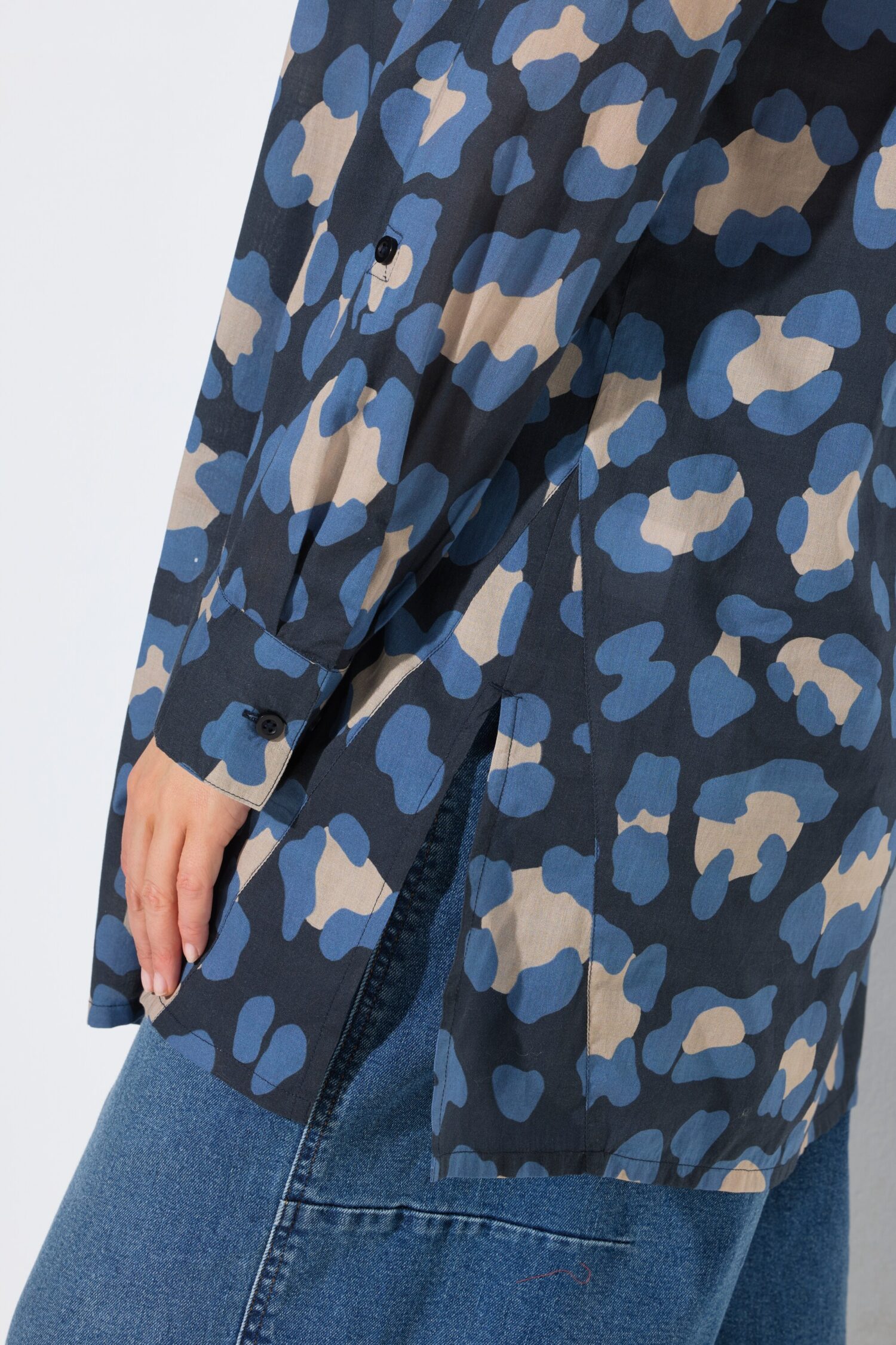 Πουκάμισο μακρυμάνικο με animal print και μακριά μανίκια