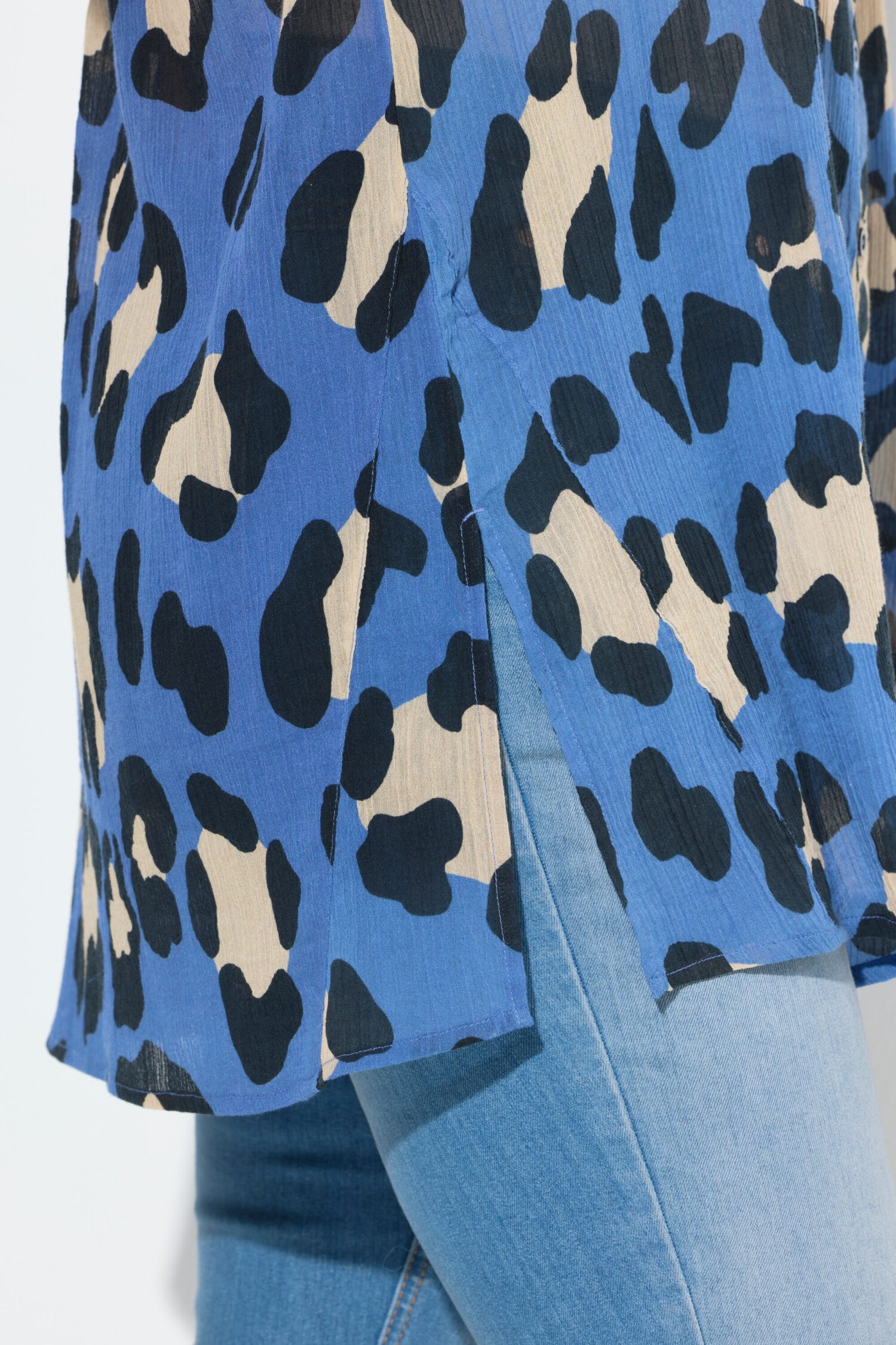 Πουκάμισο μακρυμάνικο με animal print και μακριά μανίκια