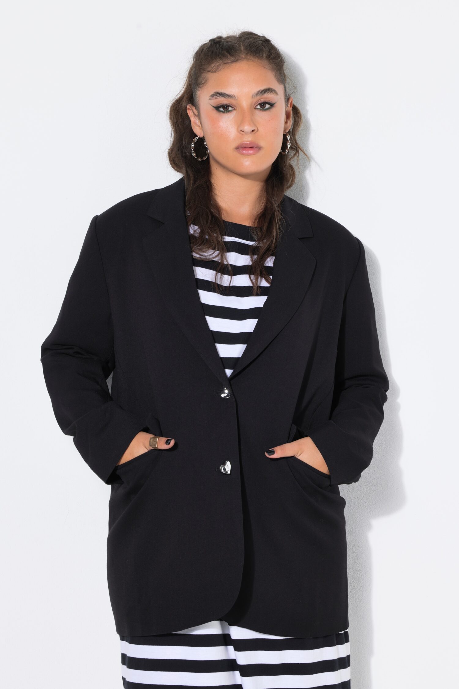 Σακάκι oversized με κουμπιά σε σχήμα καρδιάς