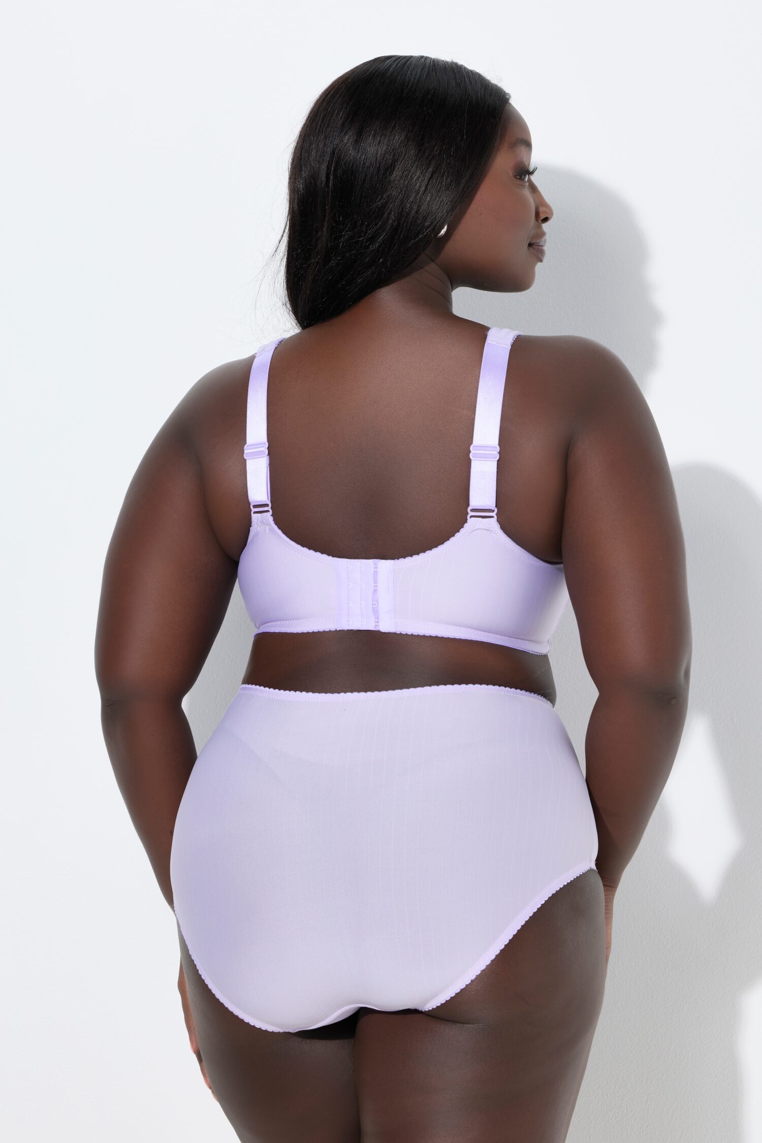 Σουτιέν χωρίς μπανέλες με στρας ανάμεσα στα cups