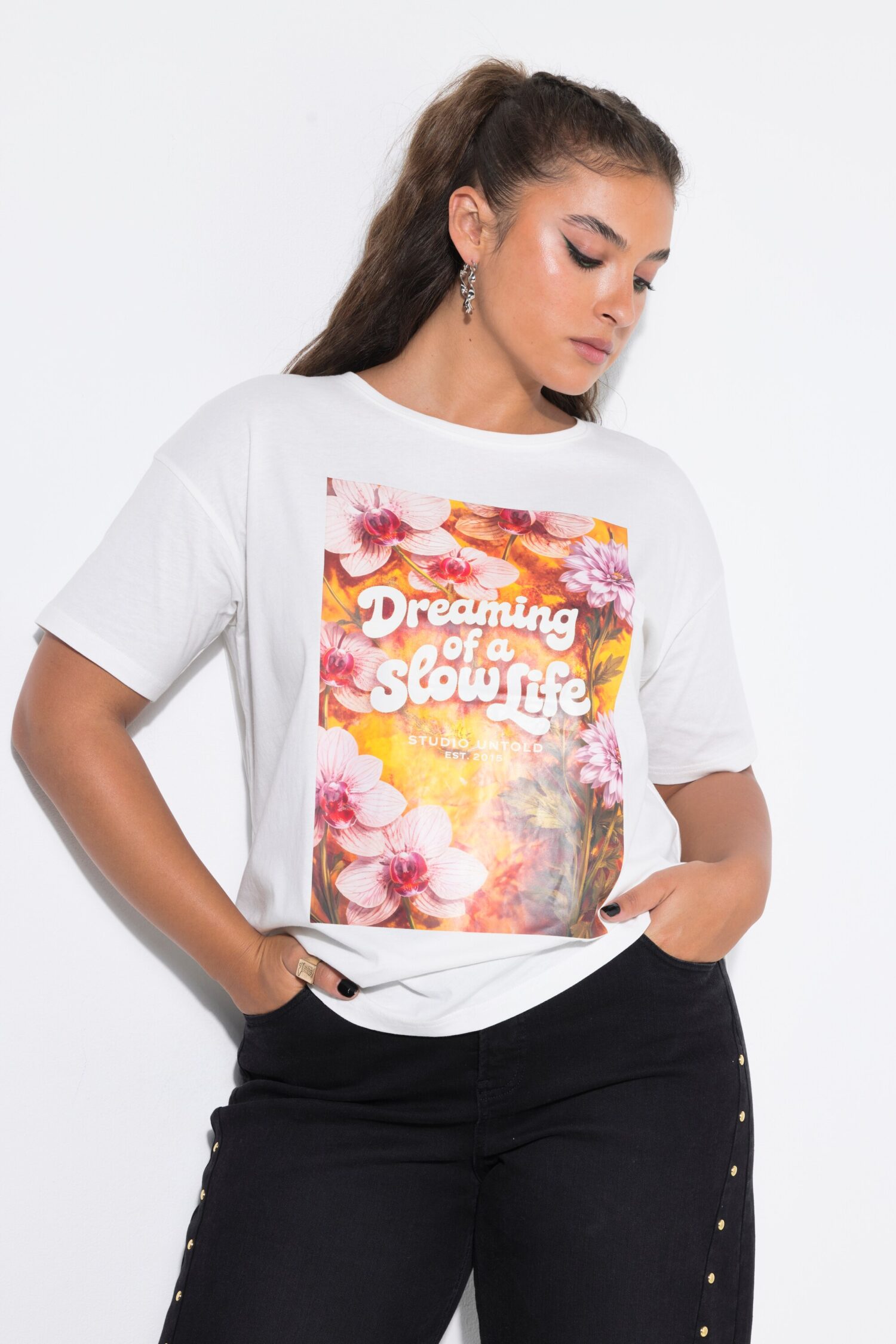 T-shirt με φλοράλ τύπωμα και κοντά μανίκια