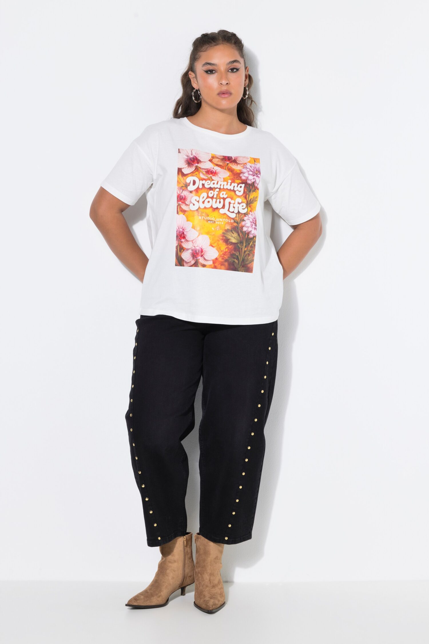 T-shirt με φλοράλ τύπωμα και κοντά μανίκια