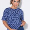 T-shirt oversized με σχέδιο paisley και χαμηλούς ώμους