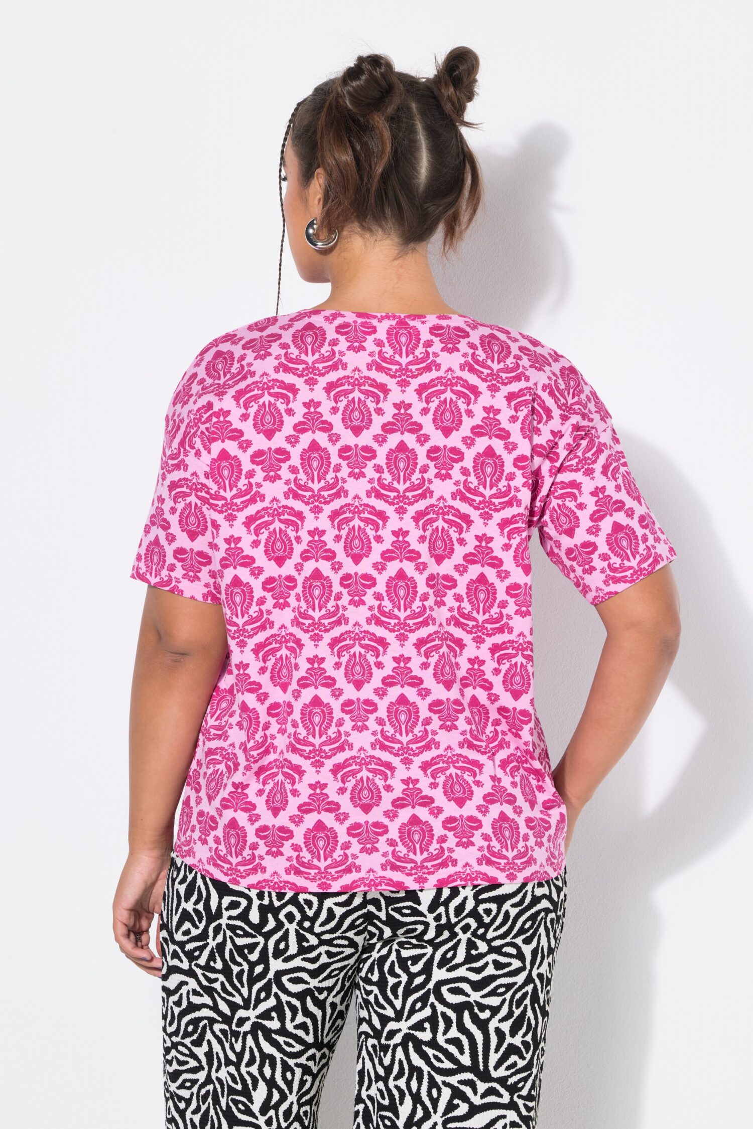 T-shirt oversized με σχέδιο paisley και χαμηλούς ώμους