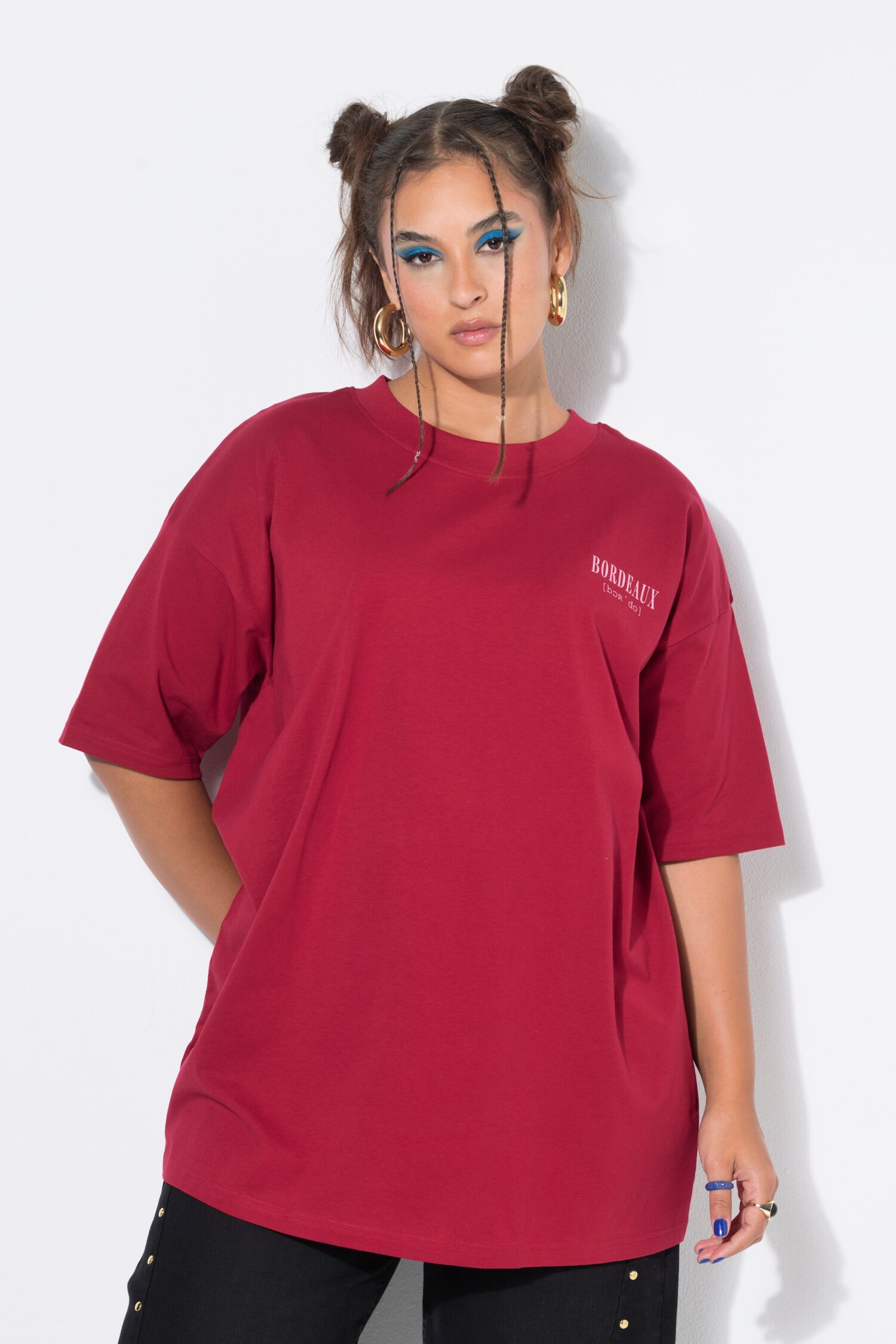 T-shirt oversized με τύπωμα map και χαμηλούς ώμους