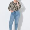Τζιν παντελόνι mom fit με άνετη εφαρμογή και 5 τσέπες