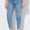 Τζιν παντελόνι mom fit με άνετη εφαρμογή και 5 τσέπες