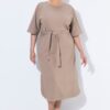 Φόρεμα μίντι oversized με ζώνη στη μέση