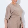 Φόρεμα μίντι oversized με ζώνη στη μέση