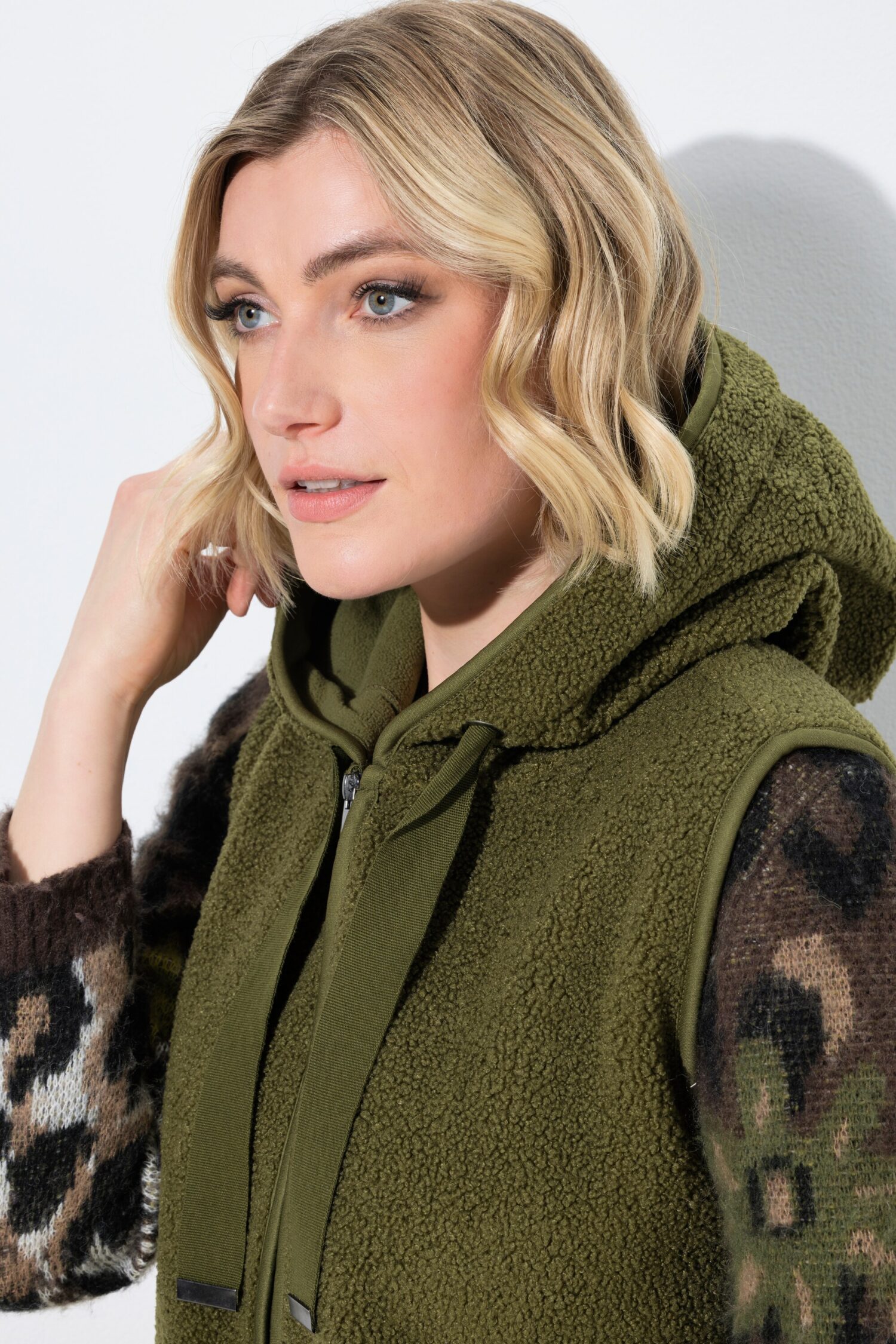 Γιλέκο fleece μακρύ σε γραμμή Α με κουκούλα