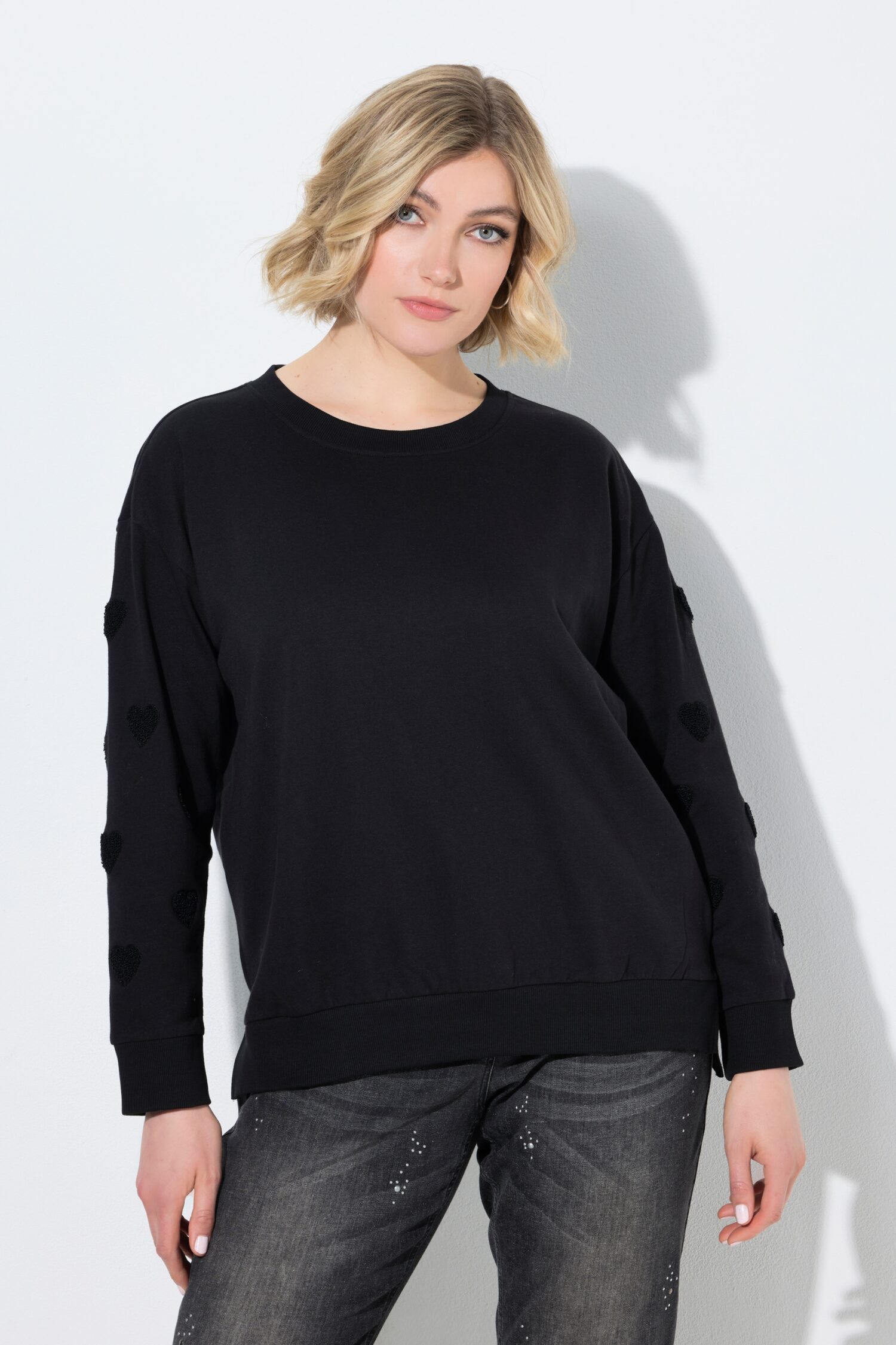 Μπλούζα φούτερ oversized με κεντημένες καρδιές στα μανίκια
