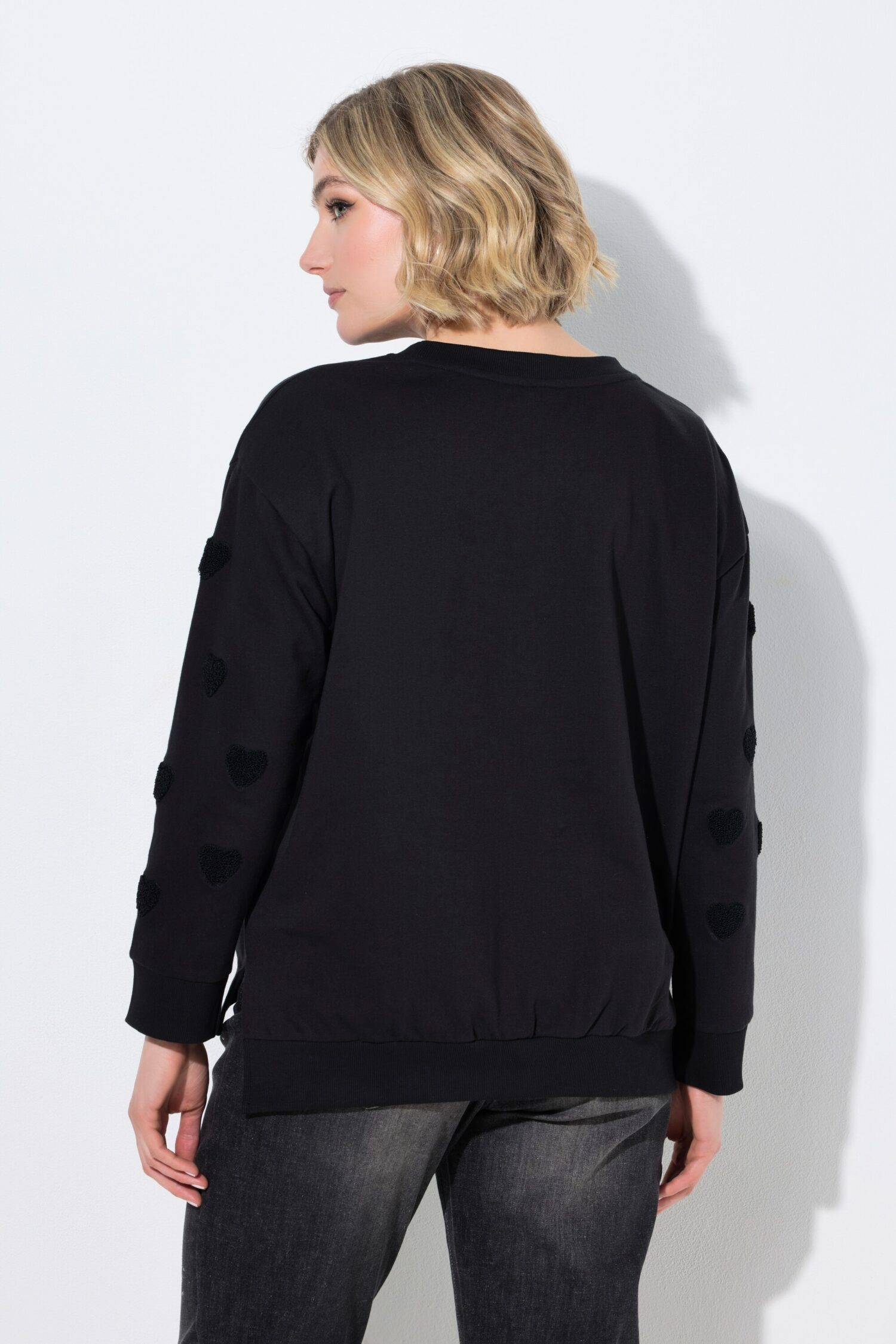 Μπλούζα φούτερ oversized με κεντημένες καρδιές στα μανίκια