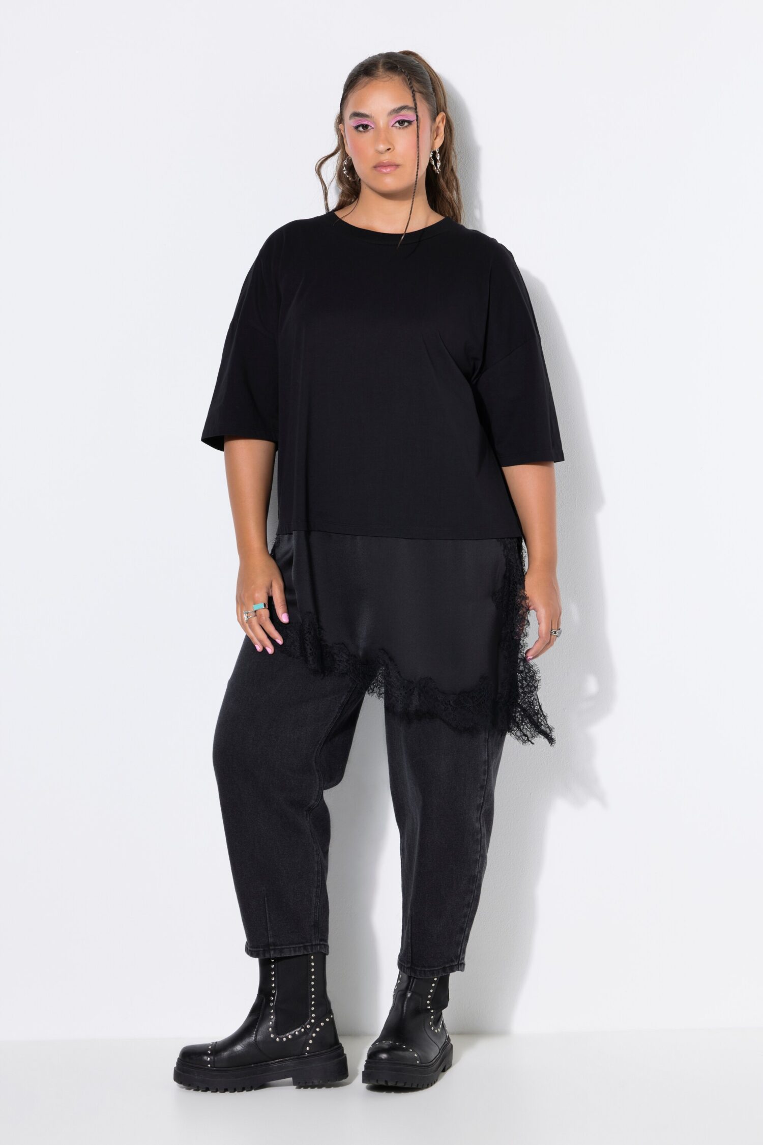 Μπλούζα oversized με ασύμμετρο τελείωμα και δαντέλα