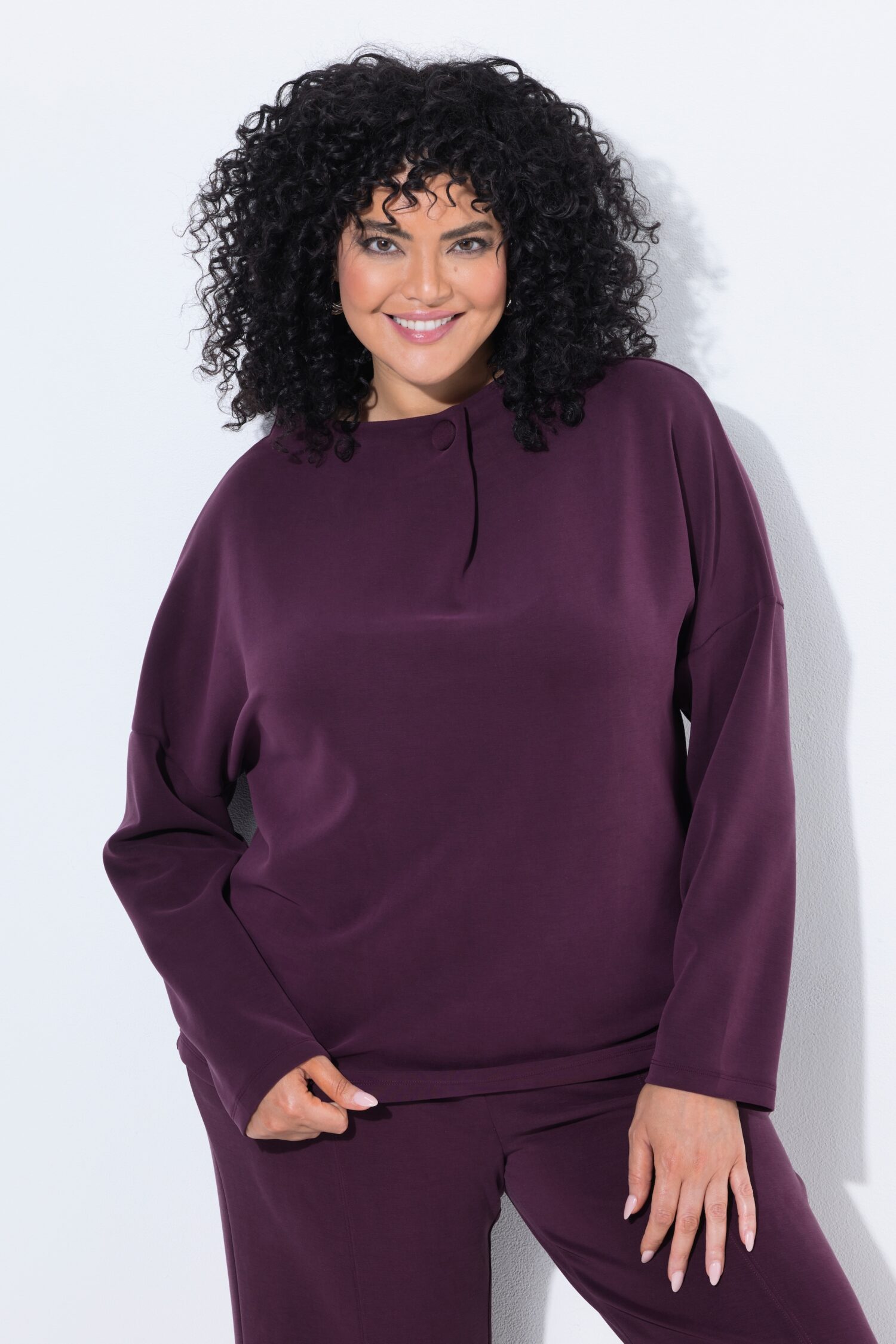 Μπλούζα oversized με όρθιο γιακά και μακριά μανίκια