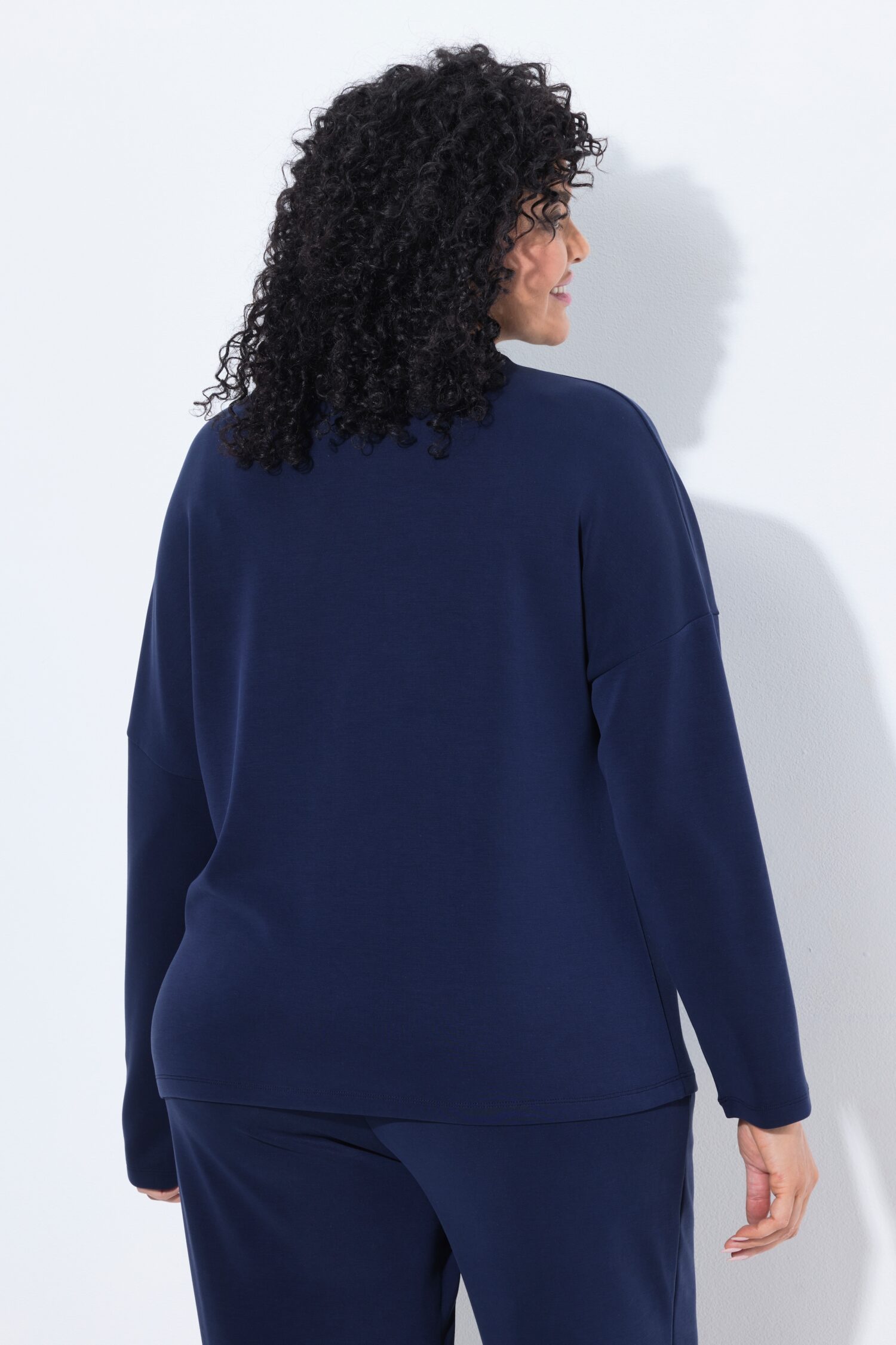 Μπλούζα oversized με όρθιο γιακά και μακριά μανίκια