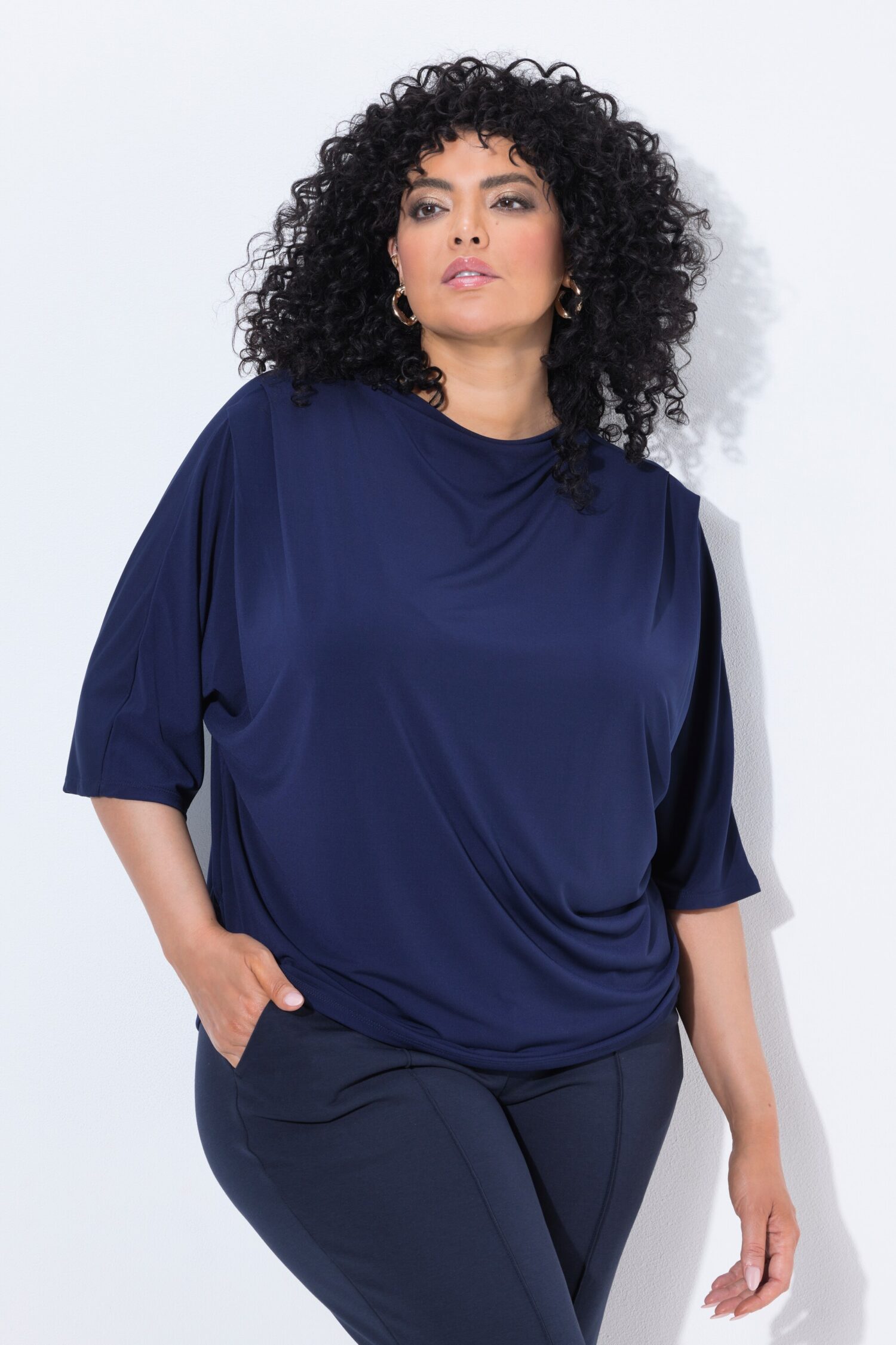 Μπλούζα oversized με όρθιο γιακά και ντραπέ ώμους
