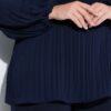 Μπλούζα πλισέ σε γραμμή Α με όρθιο γιακά