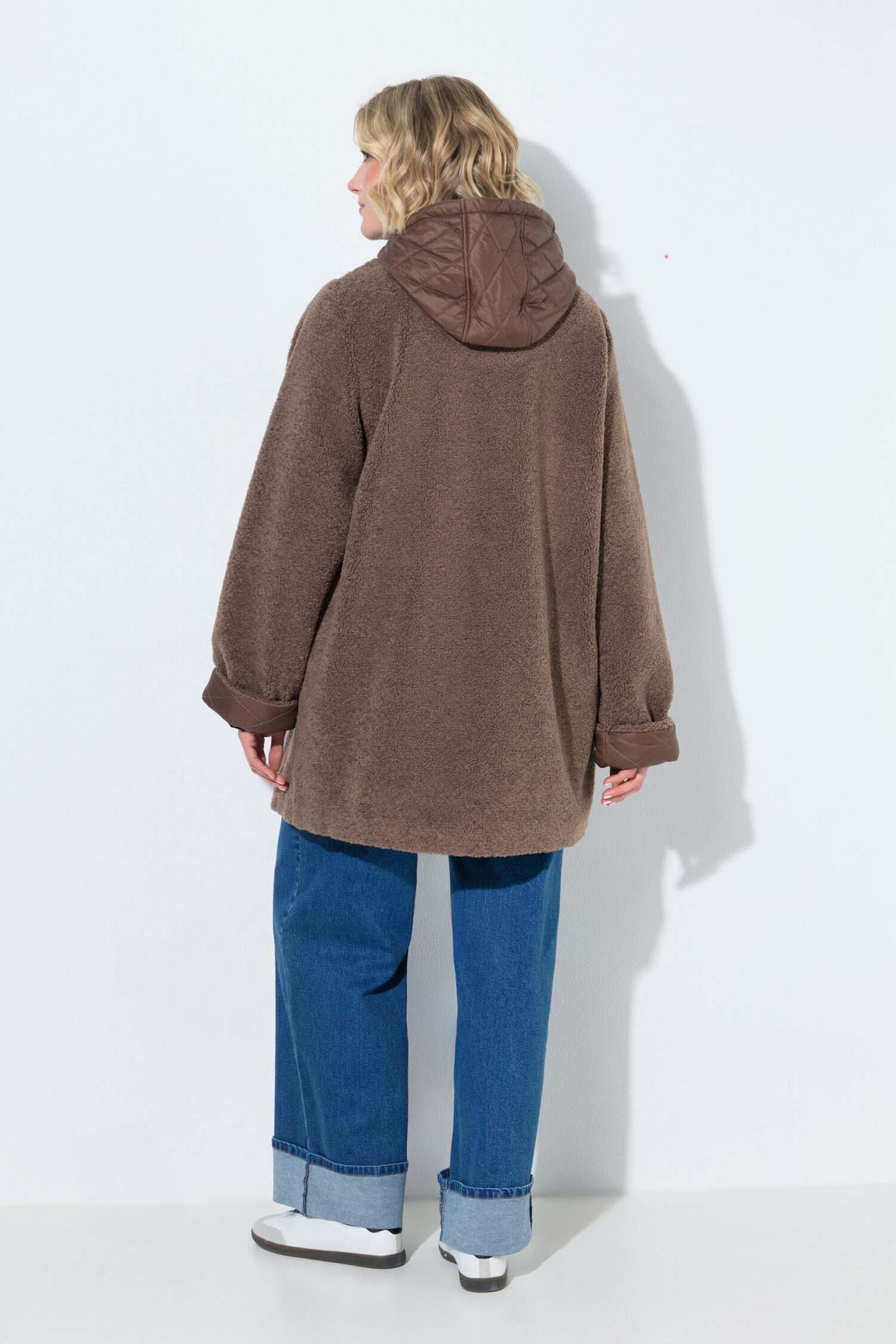 Μπουφάν fleece με καπιτονέ κουκούλα