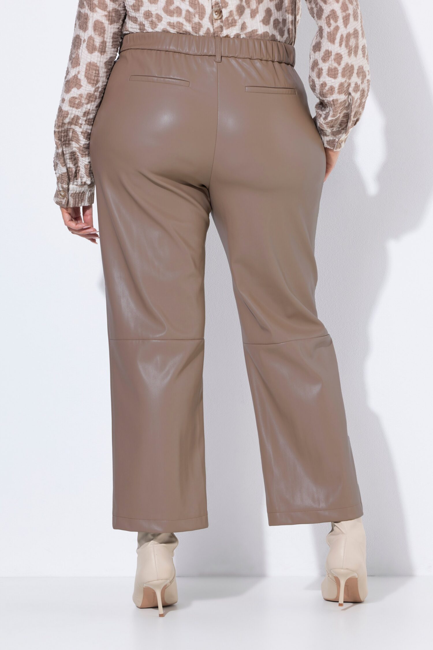 Παντελόνι σε ίσια γραμμή με δερμάτινη όψη