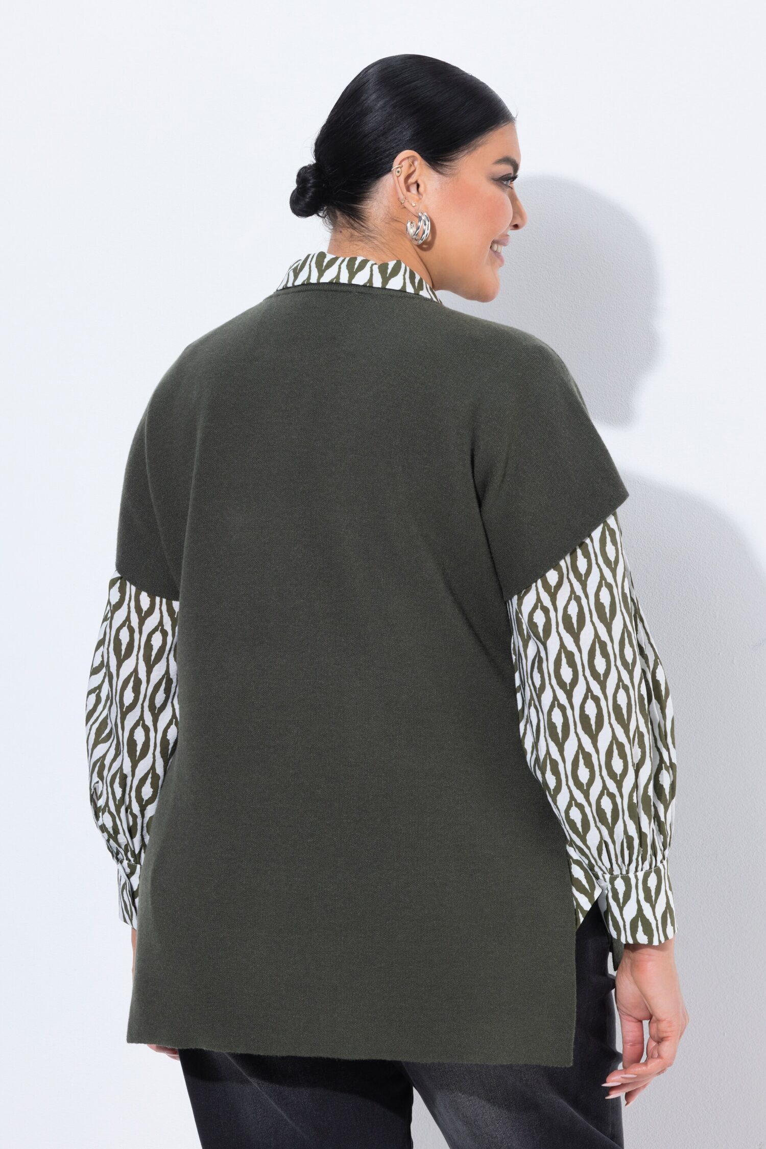 Πουλόβερ oversized με όρθιο γιακά και χαμηλούς ώμους