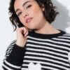 Πουλόβερ oversized ριγέ με καρδιές και στρογγυλή λαιμόκοψη