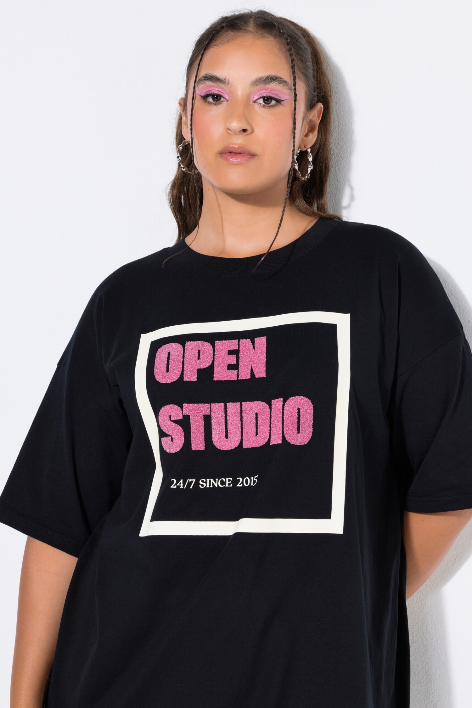 T-shirt oversized με σχέδιο Open Studio