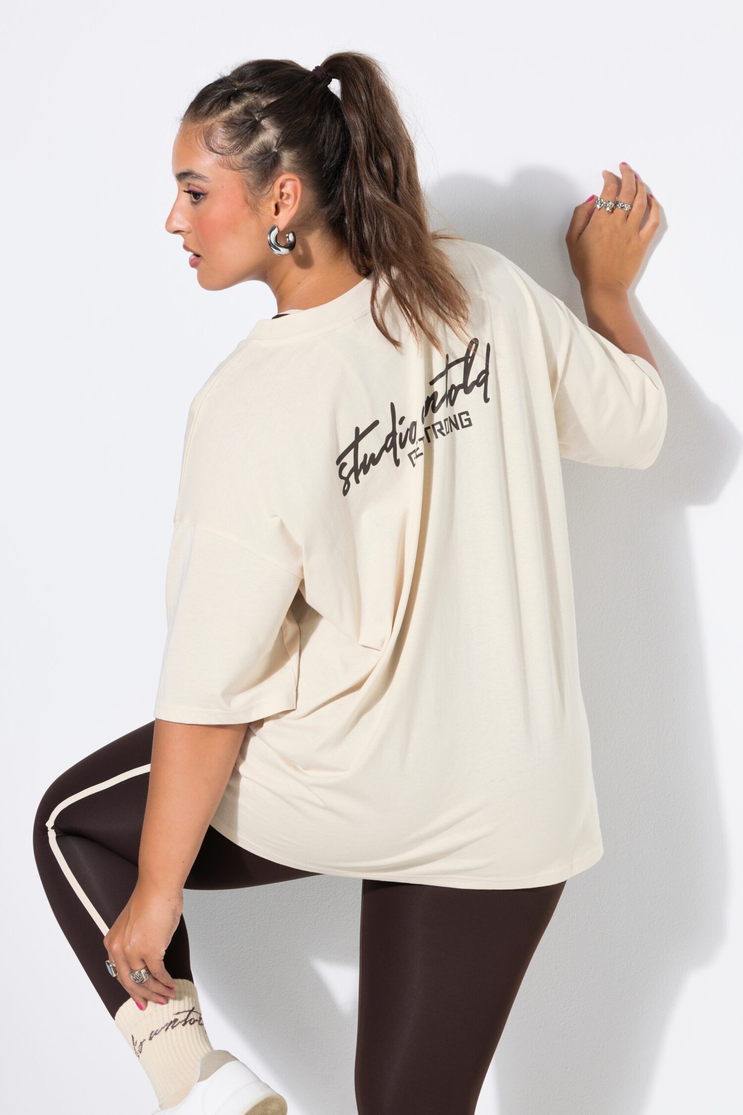 T-shirt oversized με σχέδιο στην πλάτη