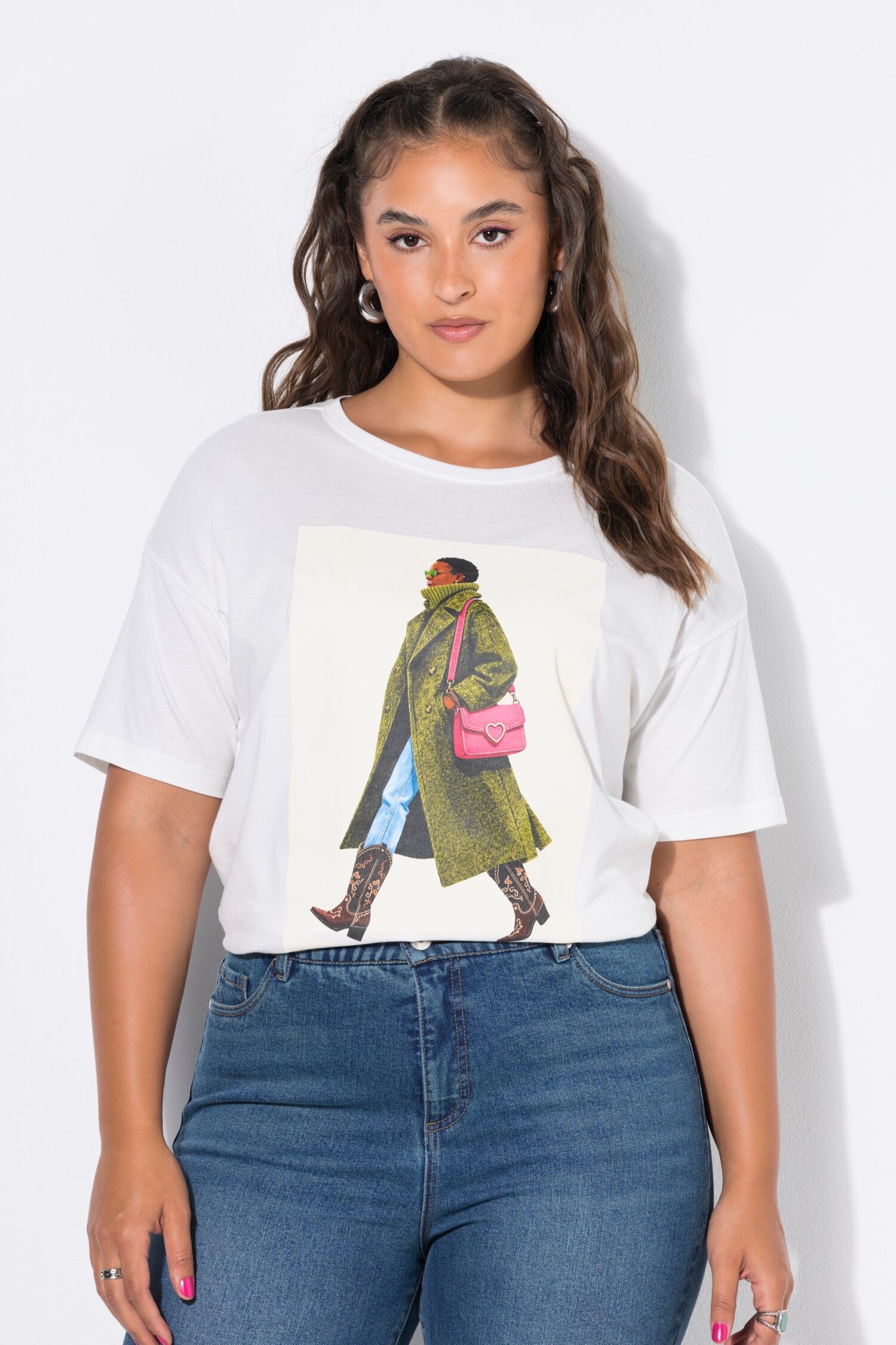 T-shirt oversized με τύπωμα και χαμηλούς ώμους