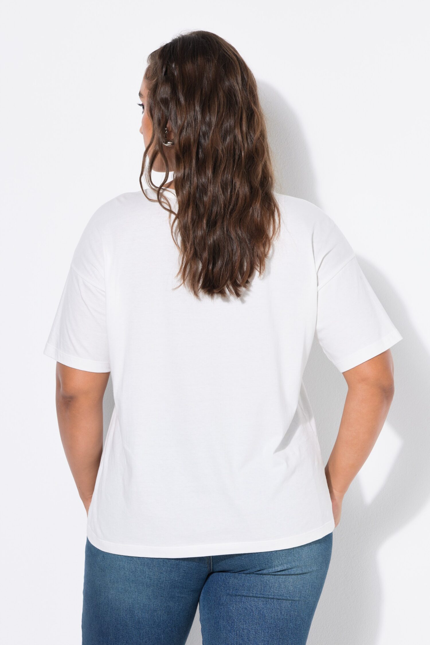 T-shirt oversized με τύπωμα και χαμηλούς ώμους
