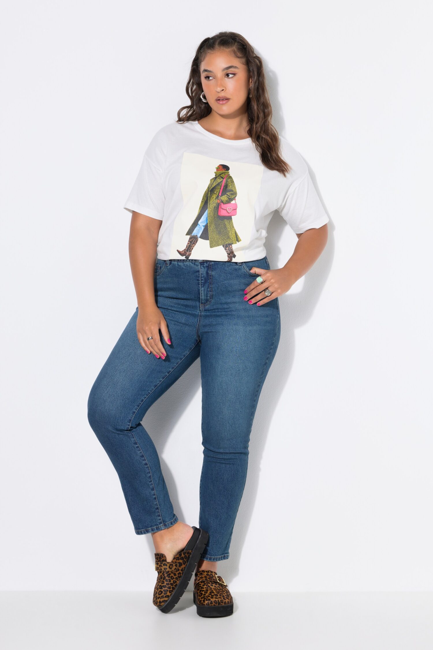 T-shirt oversized με τύπωμα και χαμηλούς ώμους