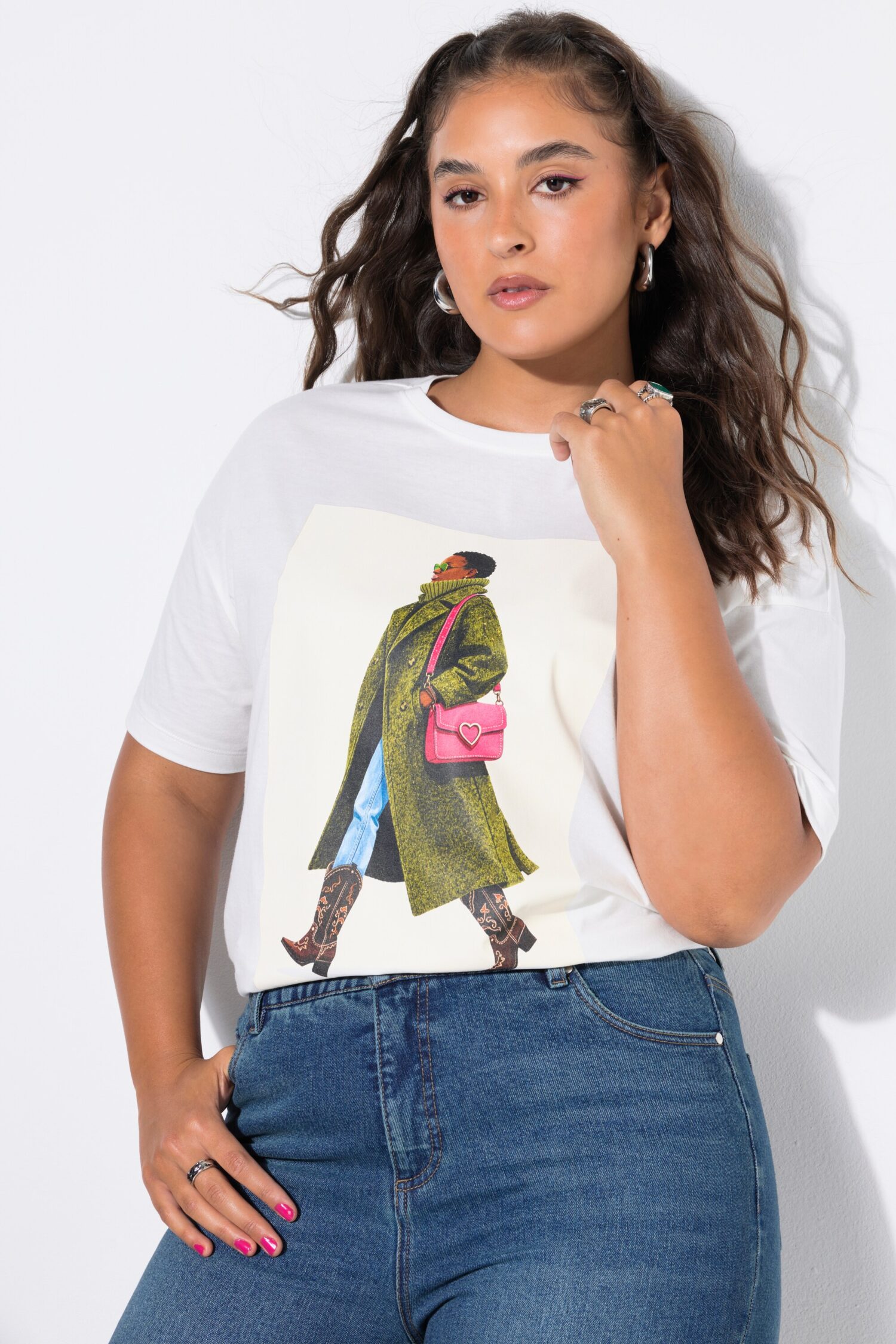 T-shirt oversized με τύπωμα και χαμηλούς ώμους