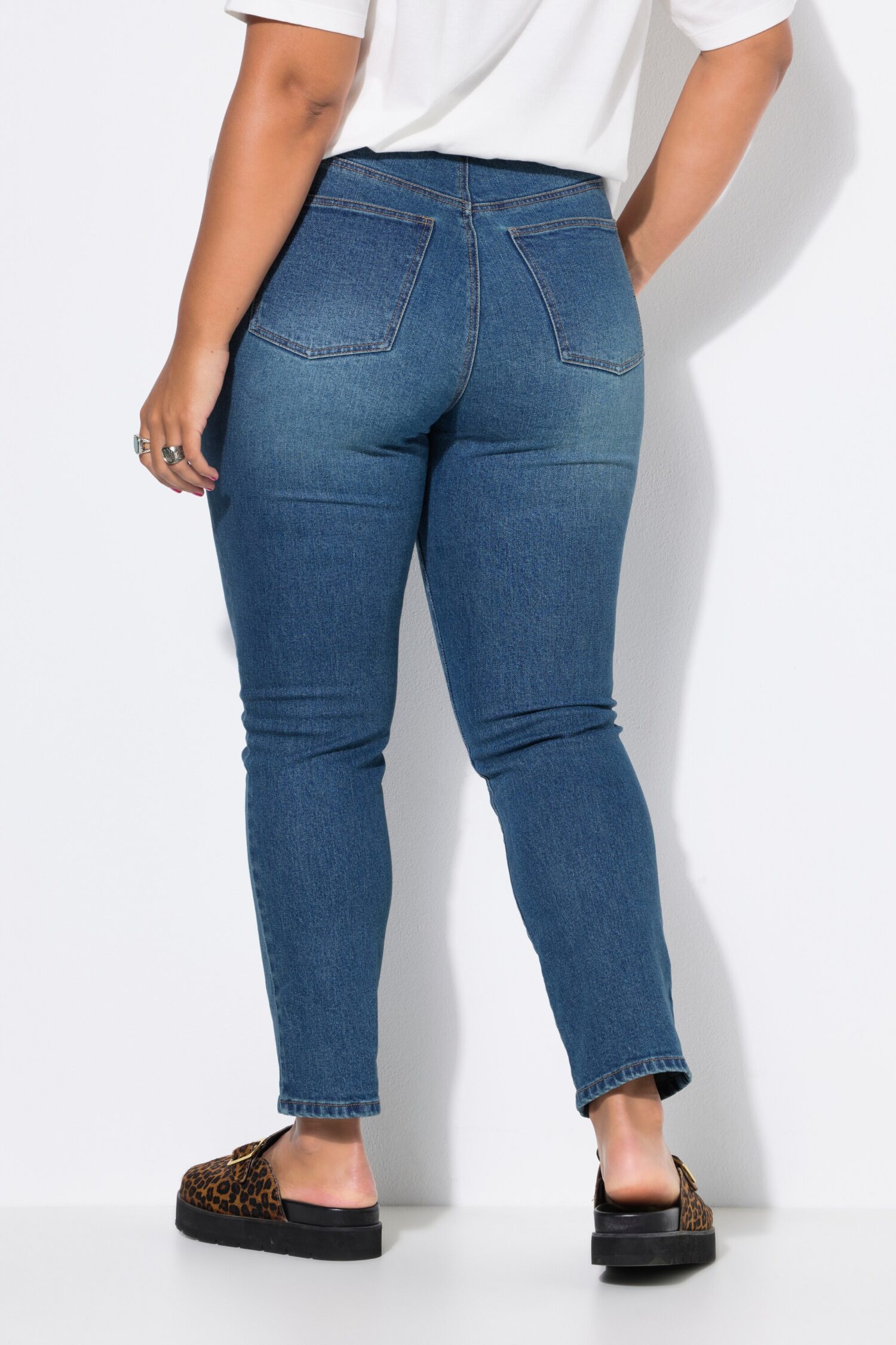 Τζιν παντελόνι mom fit με τσέπες
