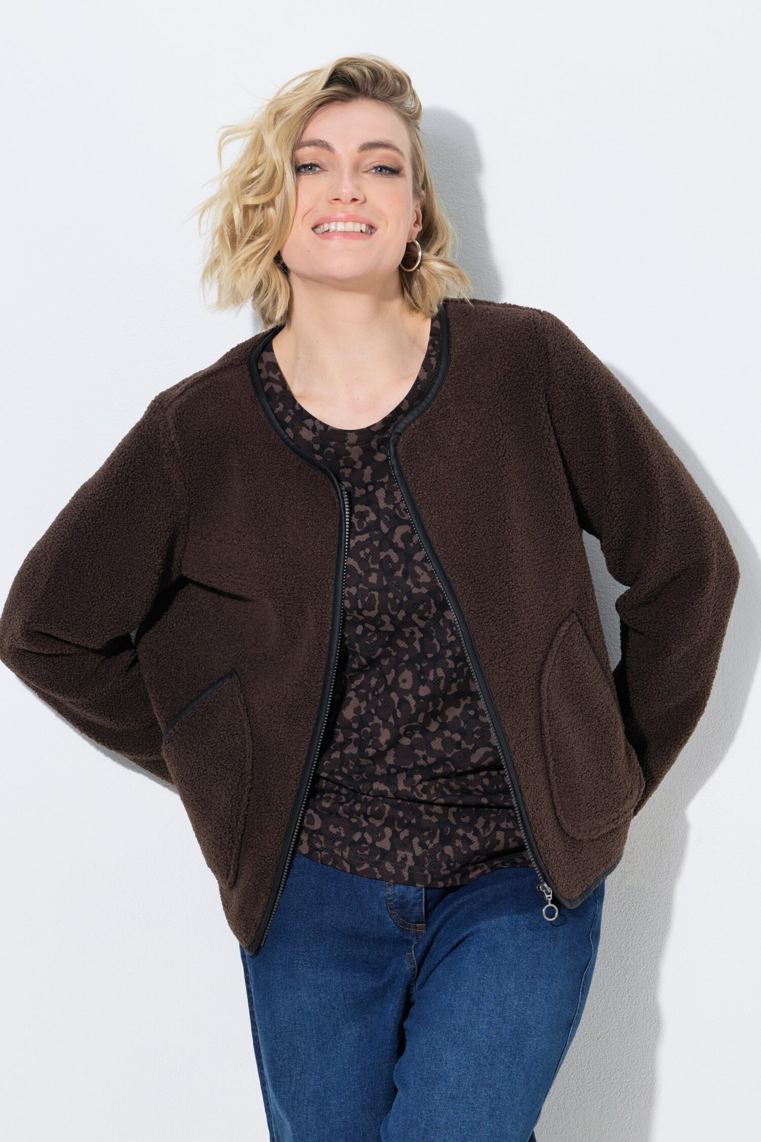 Ζακέτα fleece με φερμουάρ και λεπτομέρειες σε δερμάτινη όψη