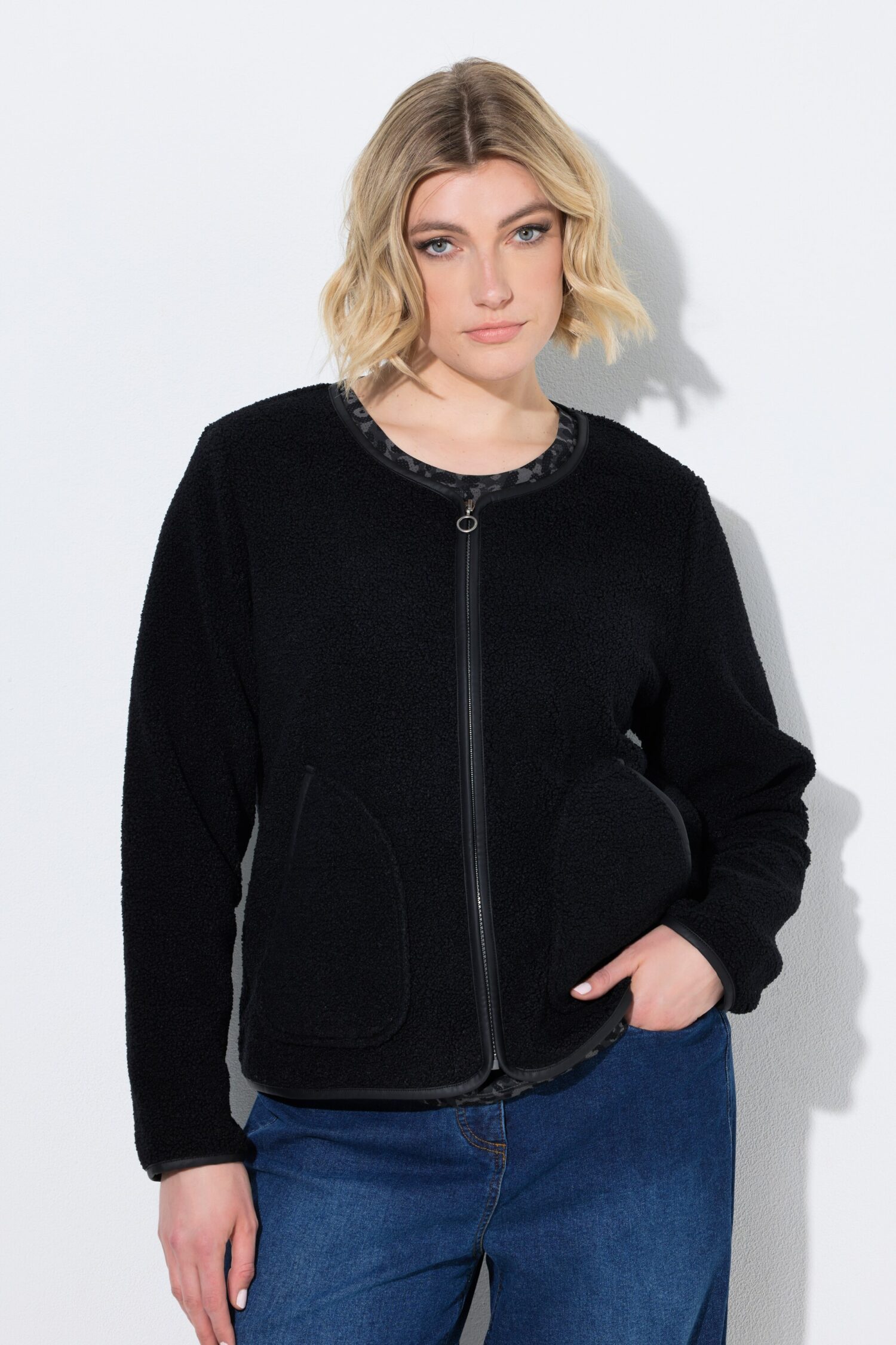 Ζακέτα fleece με φερμουάρ και λεπτομέρειες σε δερμάτινη όψη